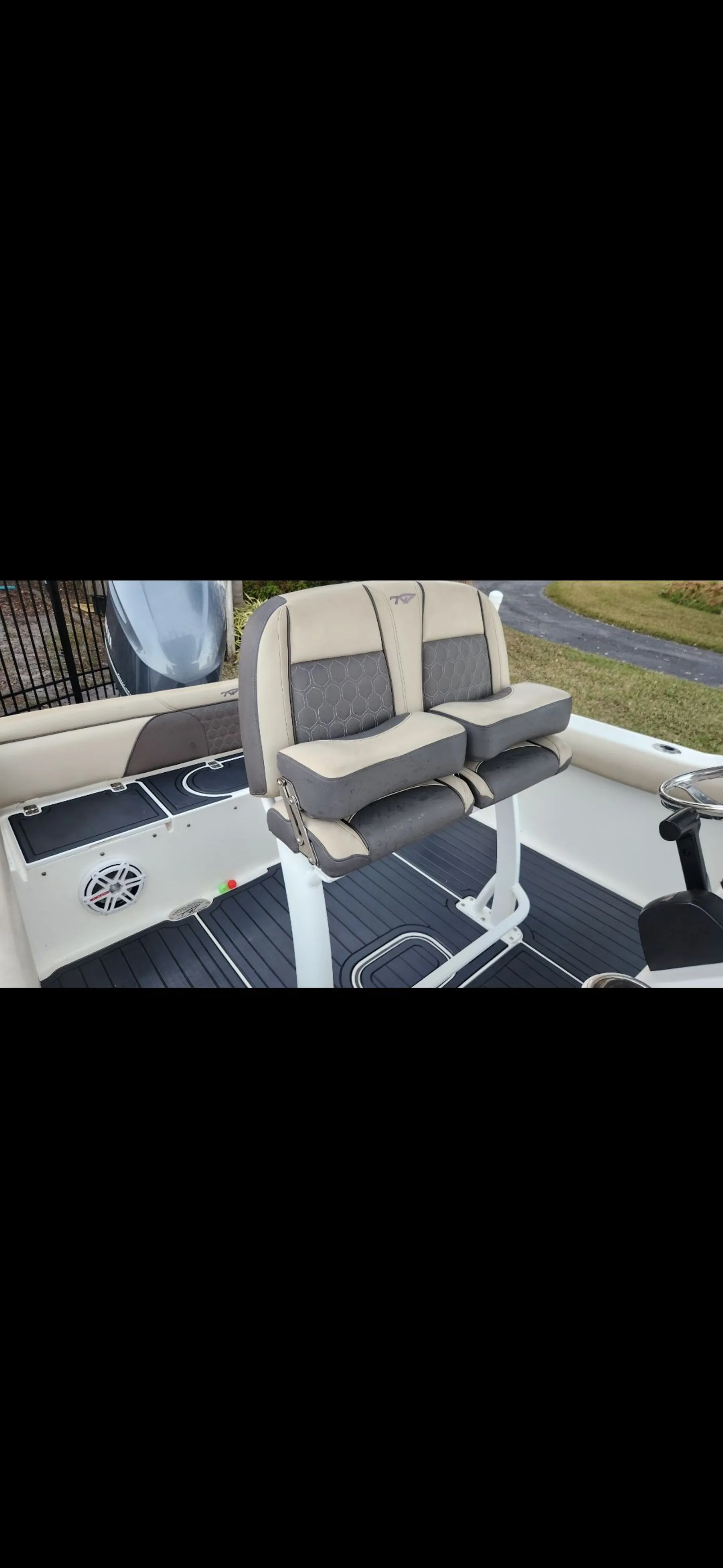 Beautiful Tidewater 232 LXF in Fort Pierce w/ Garmin + JL audio