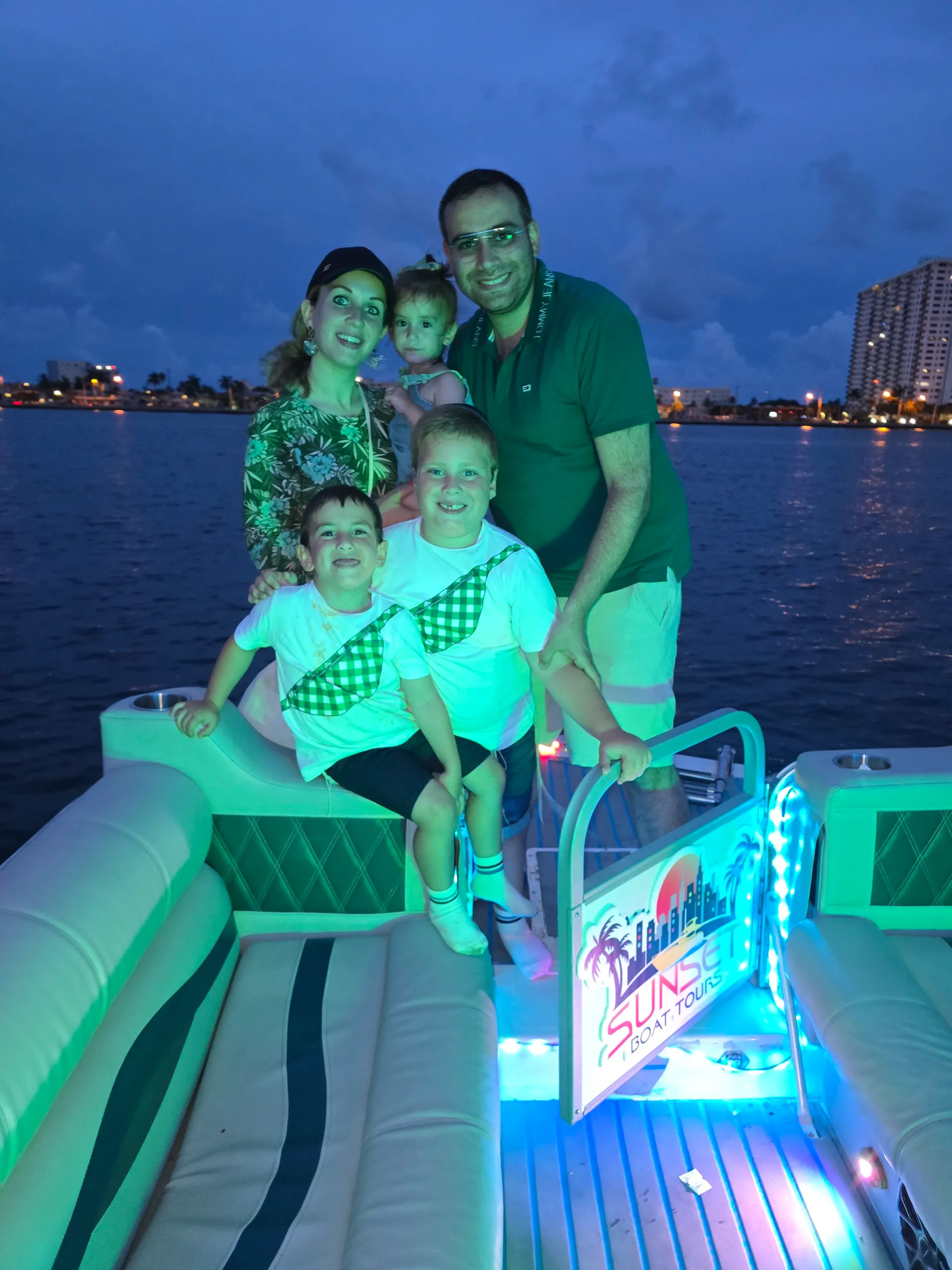 Sandbar Social — 26ft Fun Deck Party Boat