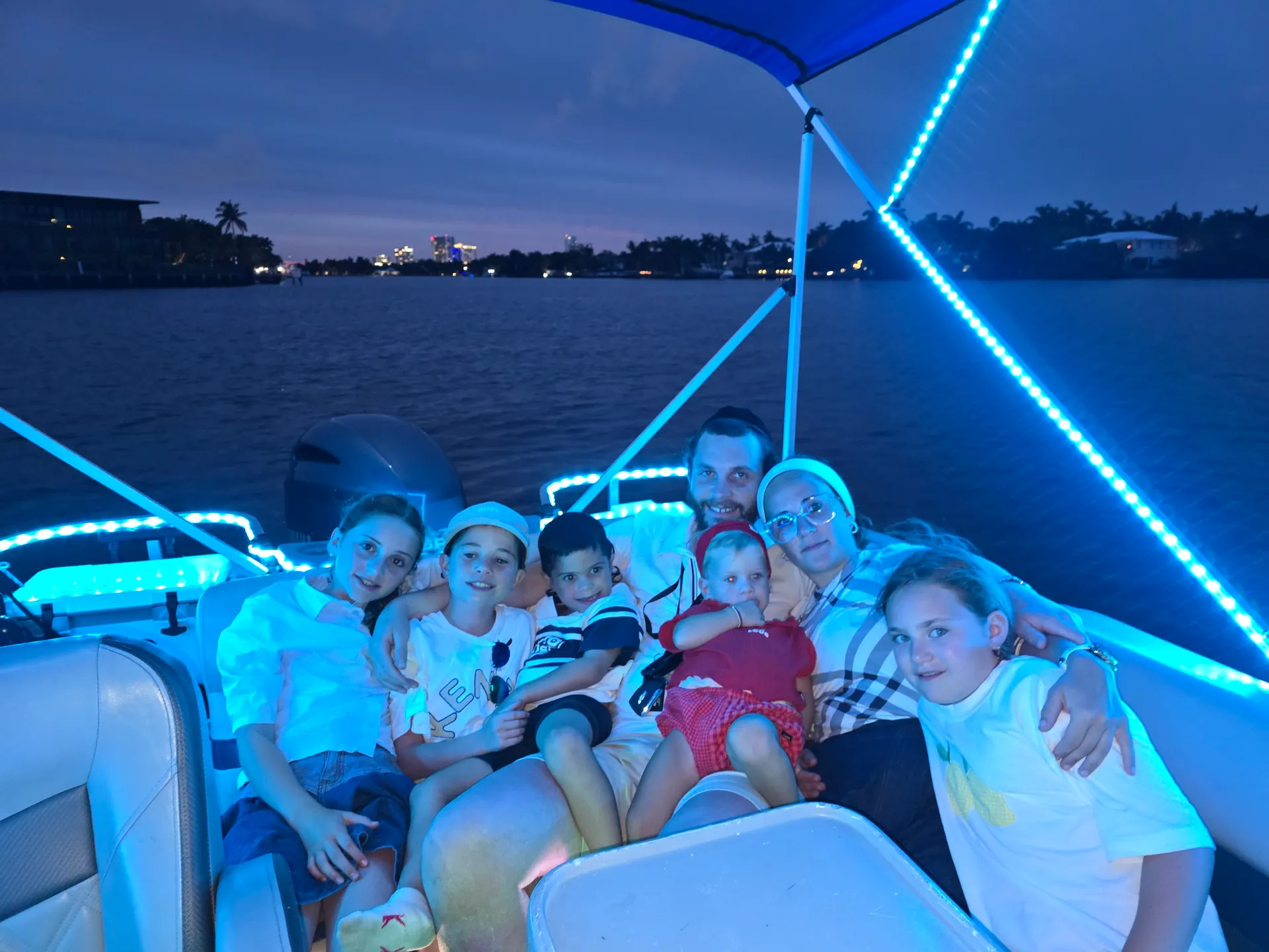 Sandbar Social — 26ft Fun Deck Party Boat