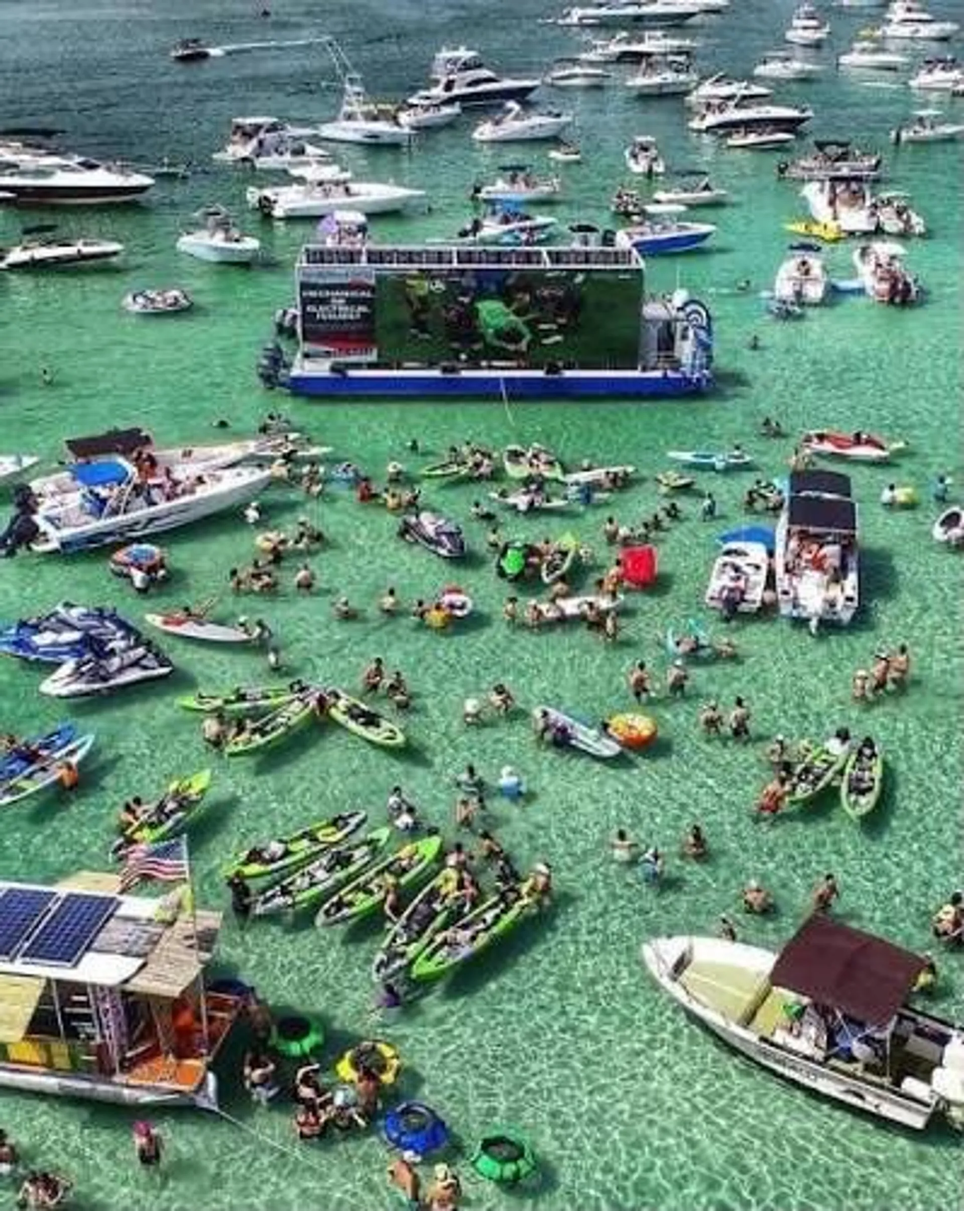 Sandbar Social — 26ft Fun Deck Party Boat