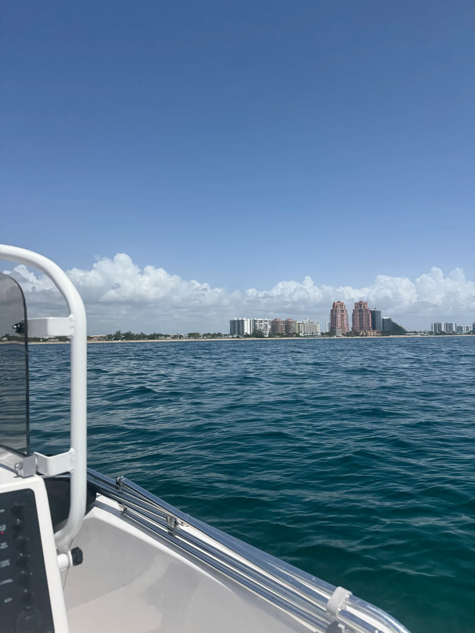 Nimble 16' Robalo Center Console — Perfect for Cruising & Snorkeling