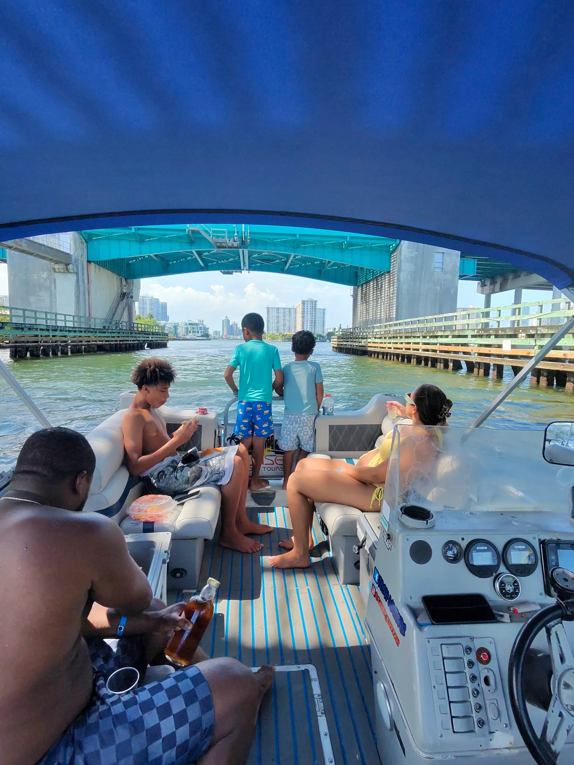 Sandbar Social — 26ft Fun Deck Party Boat