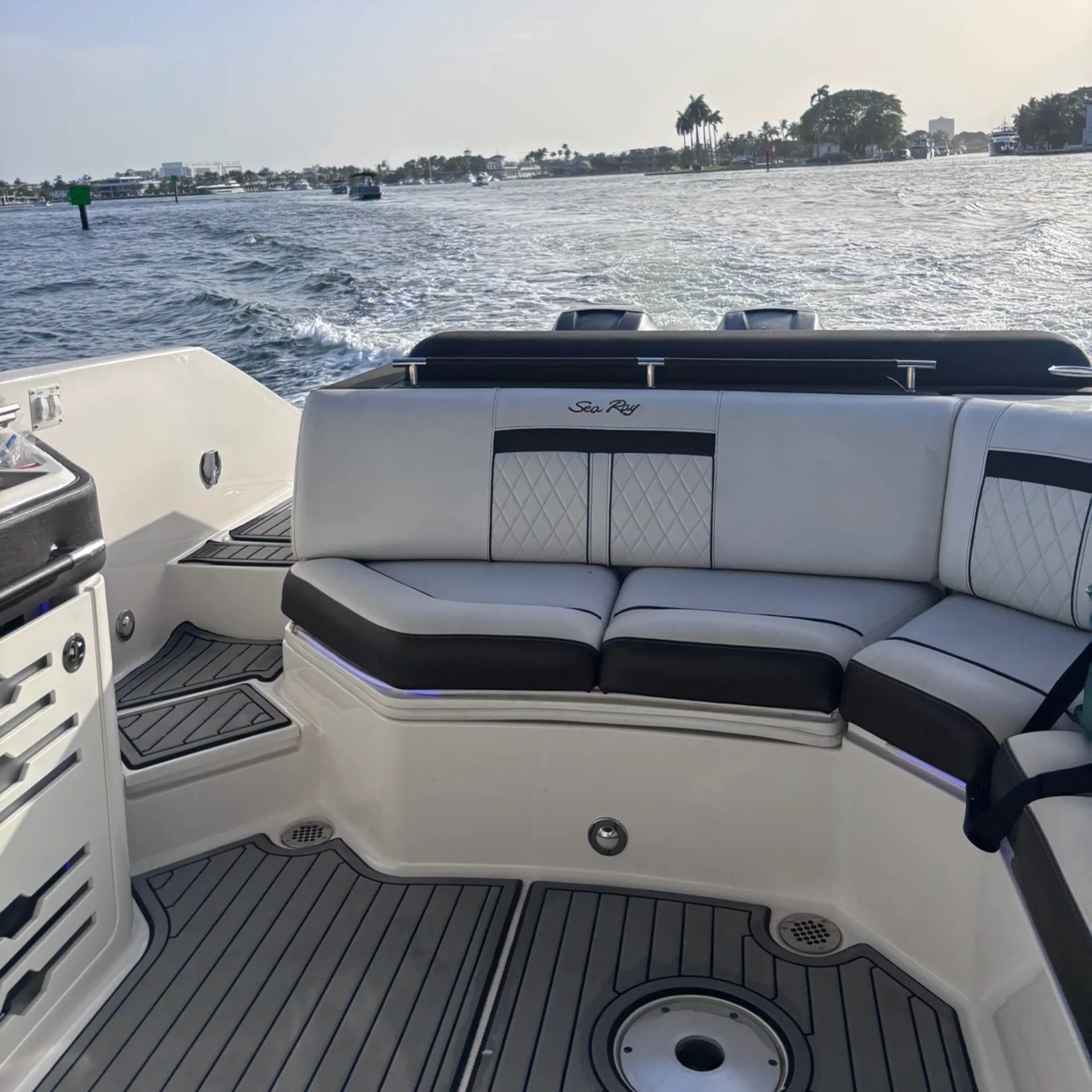 SEA RAY BOATS 300 SLX in Fort Lauderdale, FL — photo 7