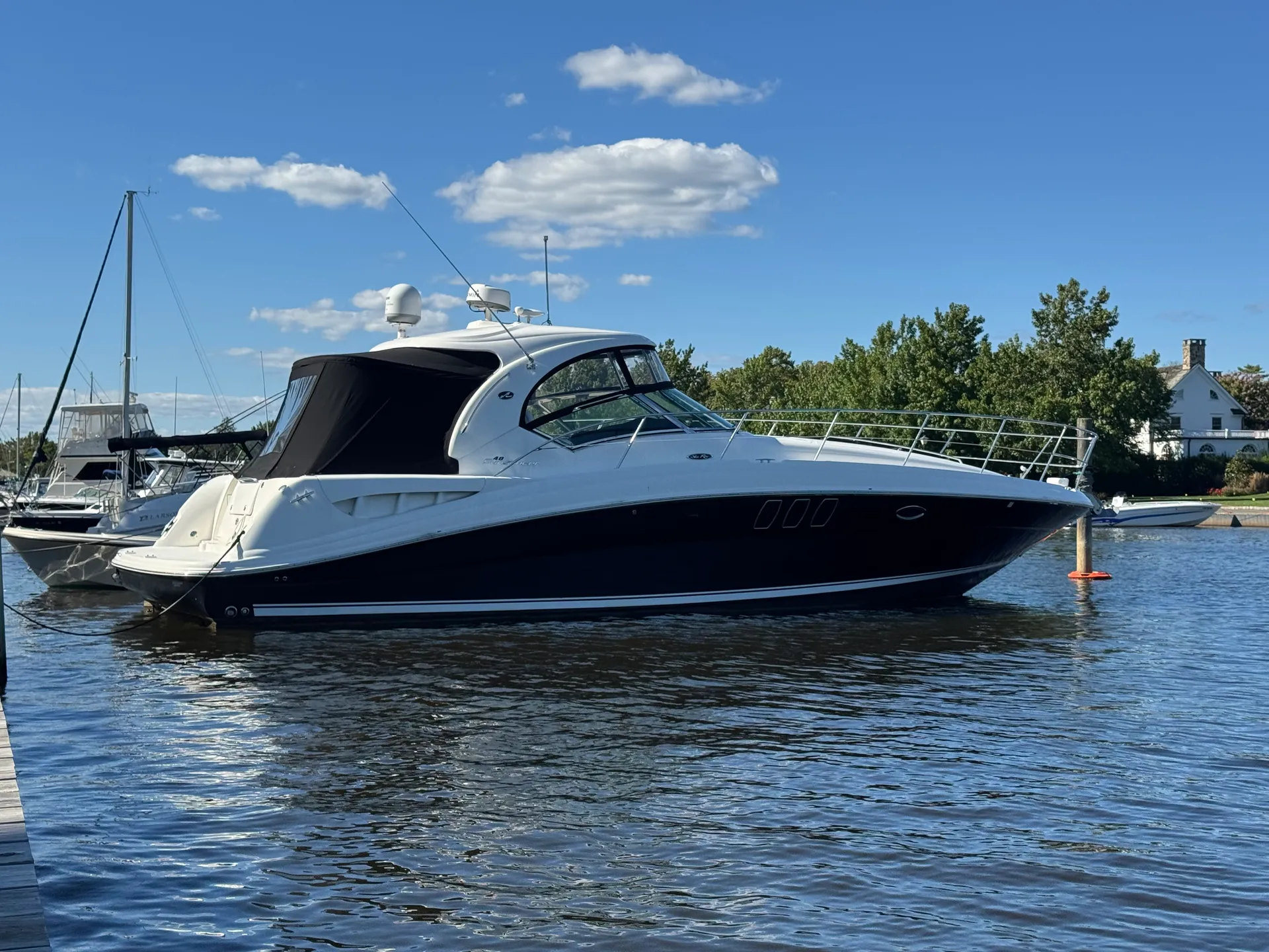 Sea Ray Boats 40 Sundancer in Bay Shore, NY — photo 2