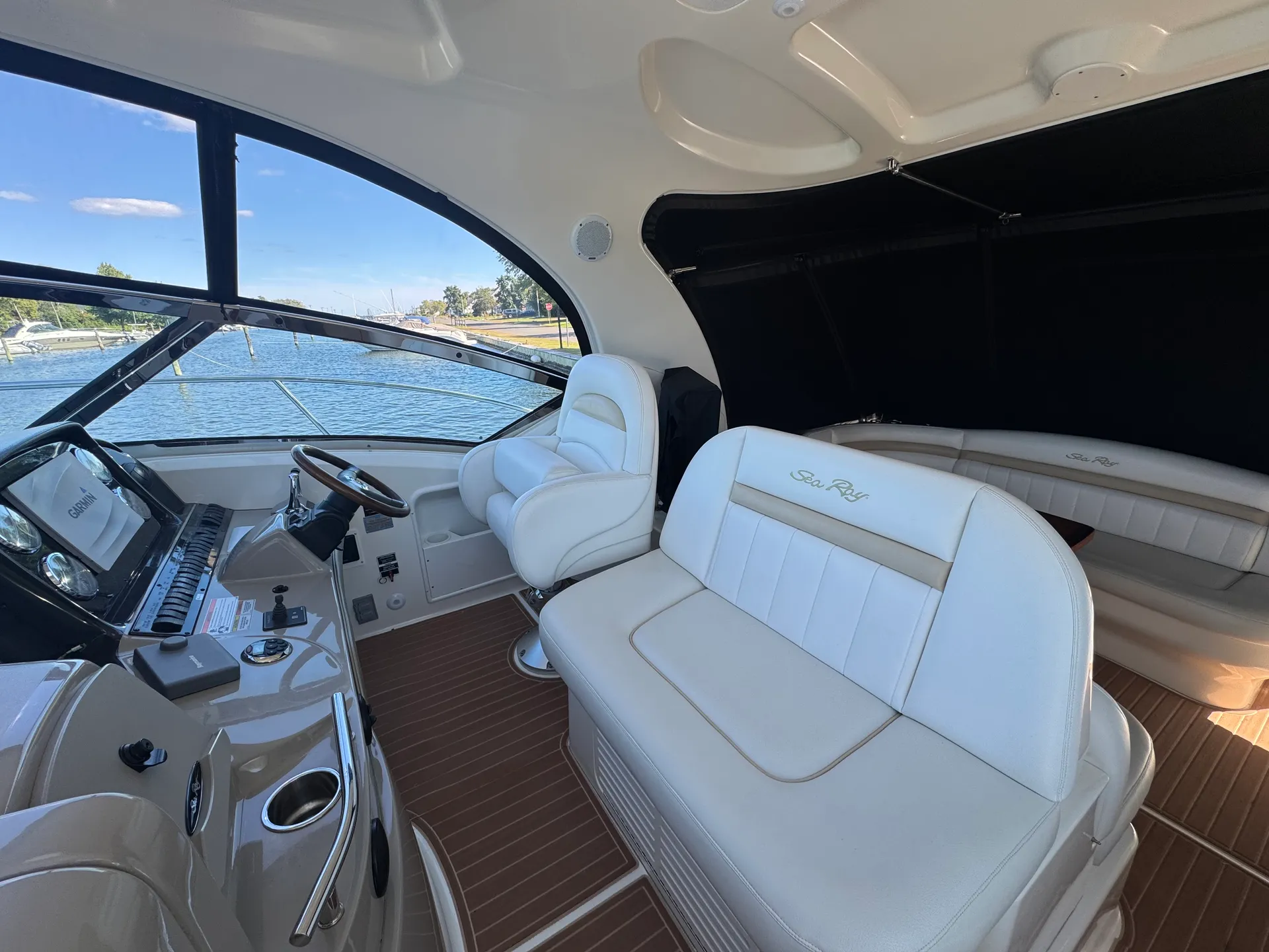 Sea Ray Boats 40 Sundancer in Bay Shore, NY — photo 3