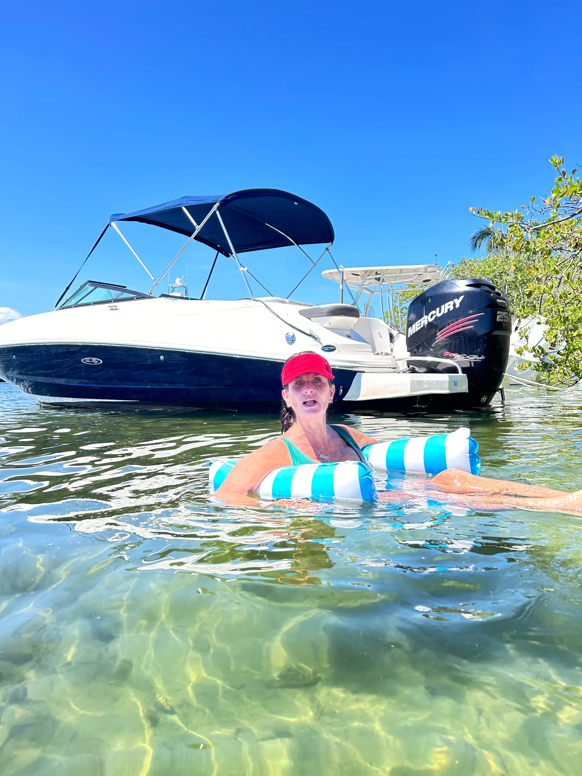 SEA RAY BOATS 240 SUNDECK in Pompano Beach, FL — photo 5
