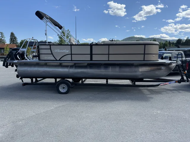 Rent a Bentley pontoon in Kalispell, MT near me