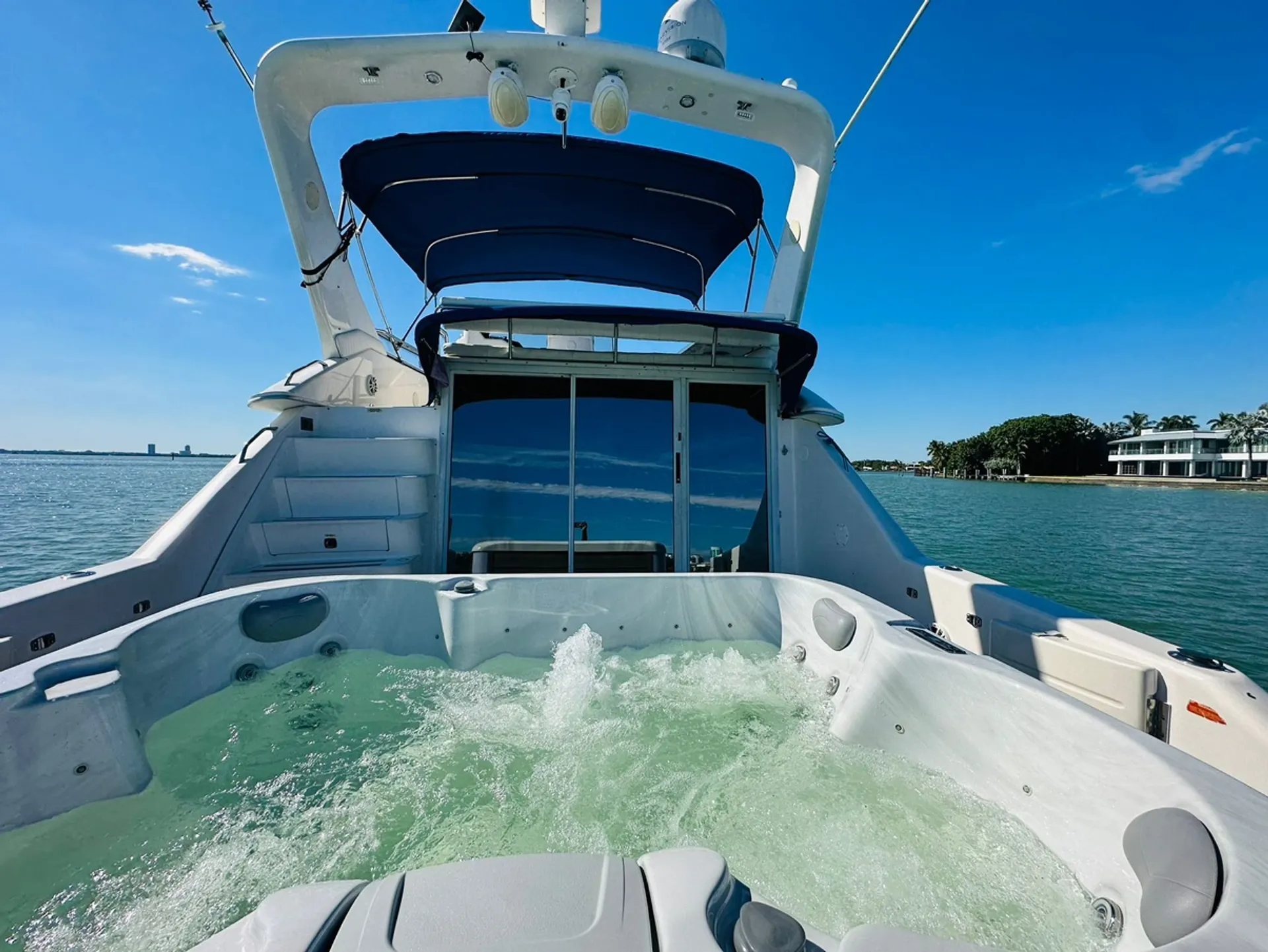 Sea Ray Boats 440 Sundancer in North Bay Village, FL