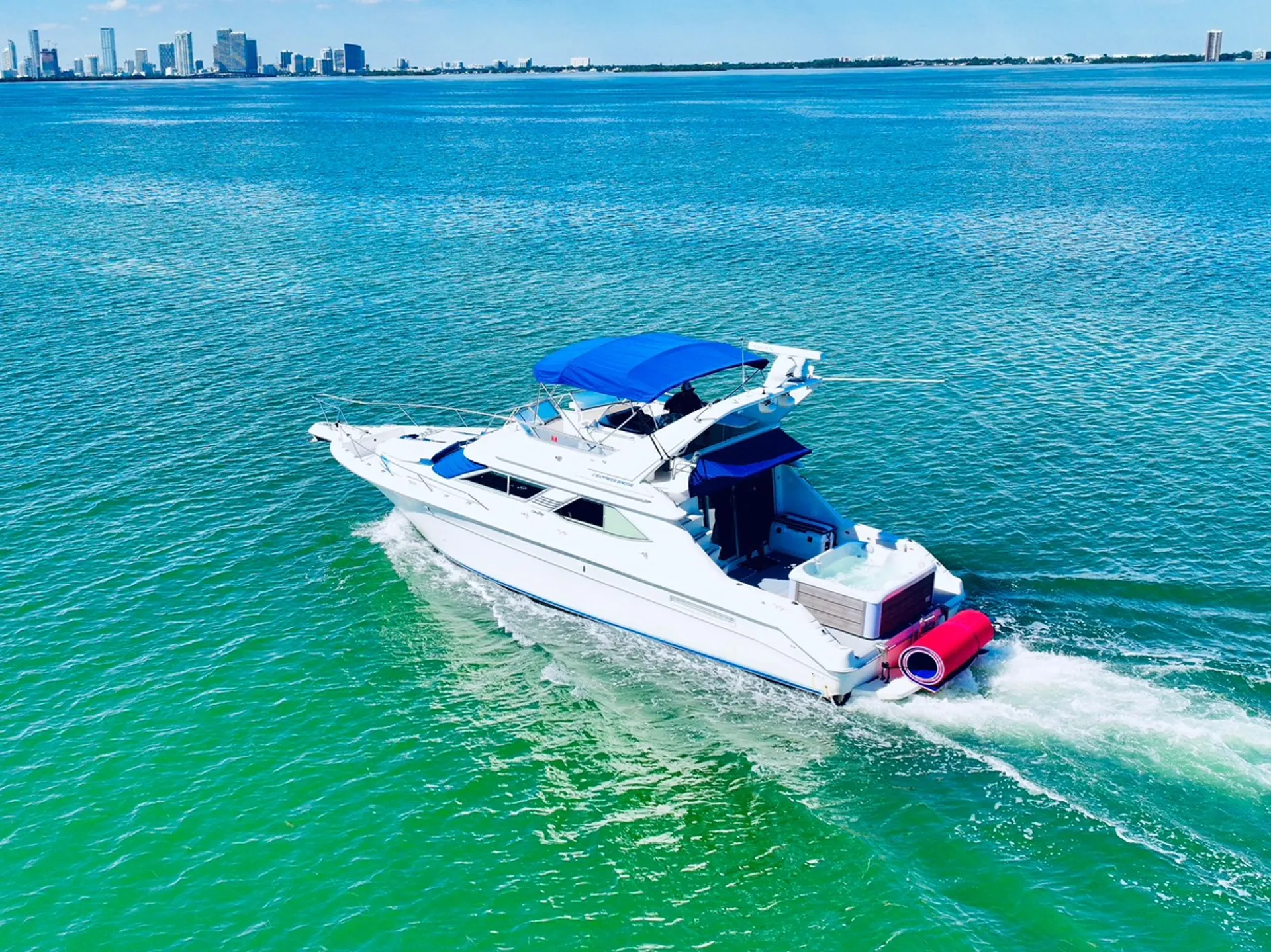 Sea Ray Boats 440 Sundancer in North Bay Village, FL — photo 2
