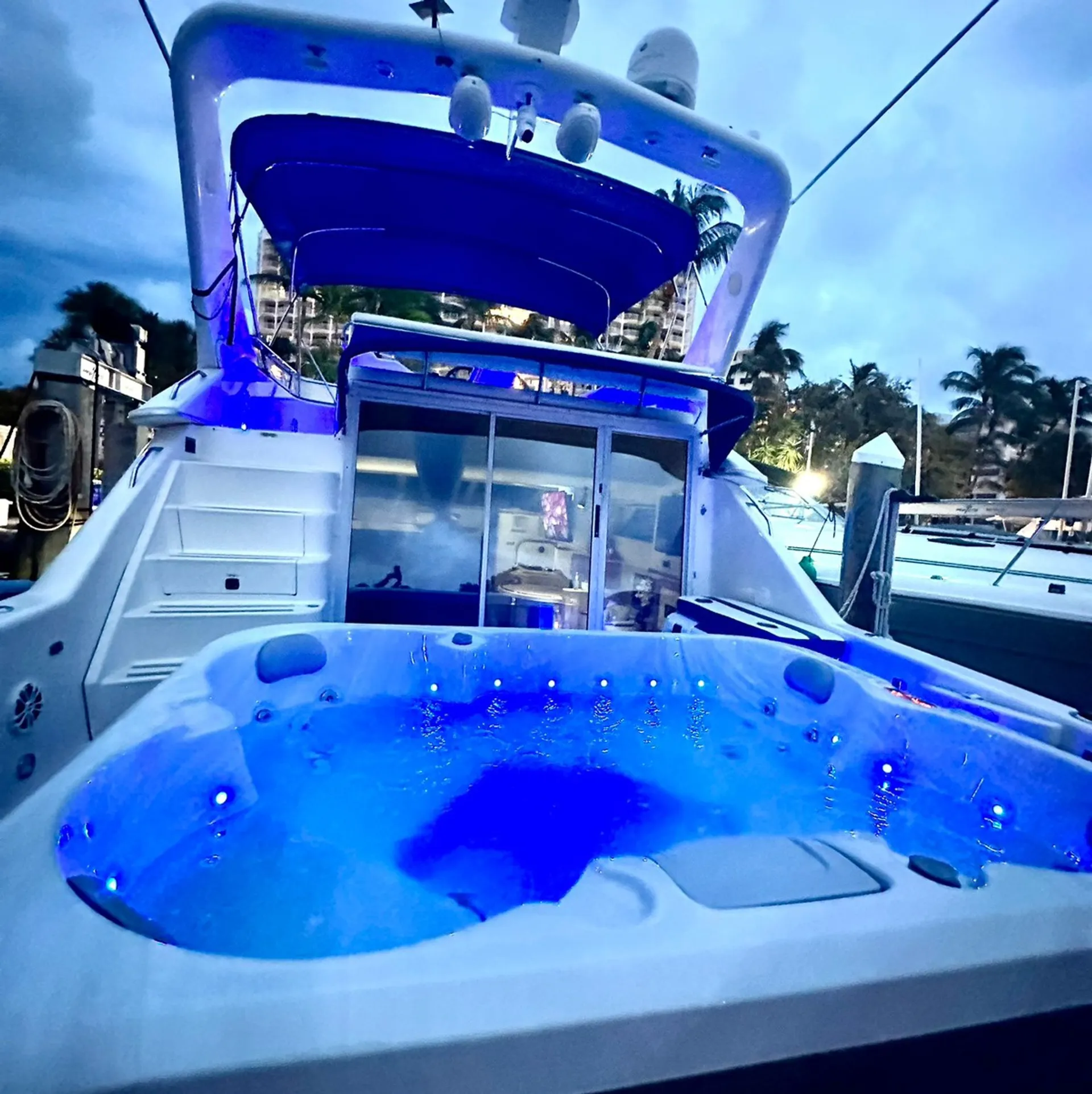 Sea Ray Boats 440 Sundancer in North Bay Village, FL — photo 4