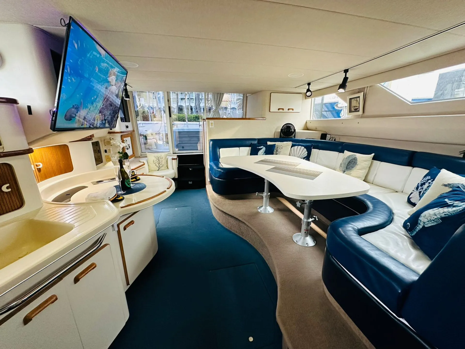 Sea Ray Boats 440 Sundancer in North Bay Village, FL — photo 8