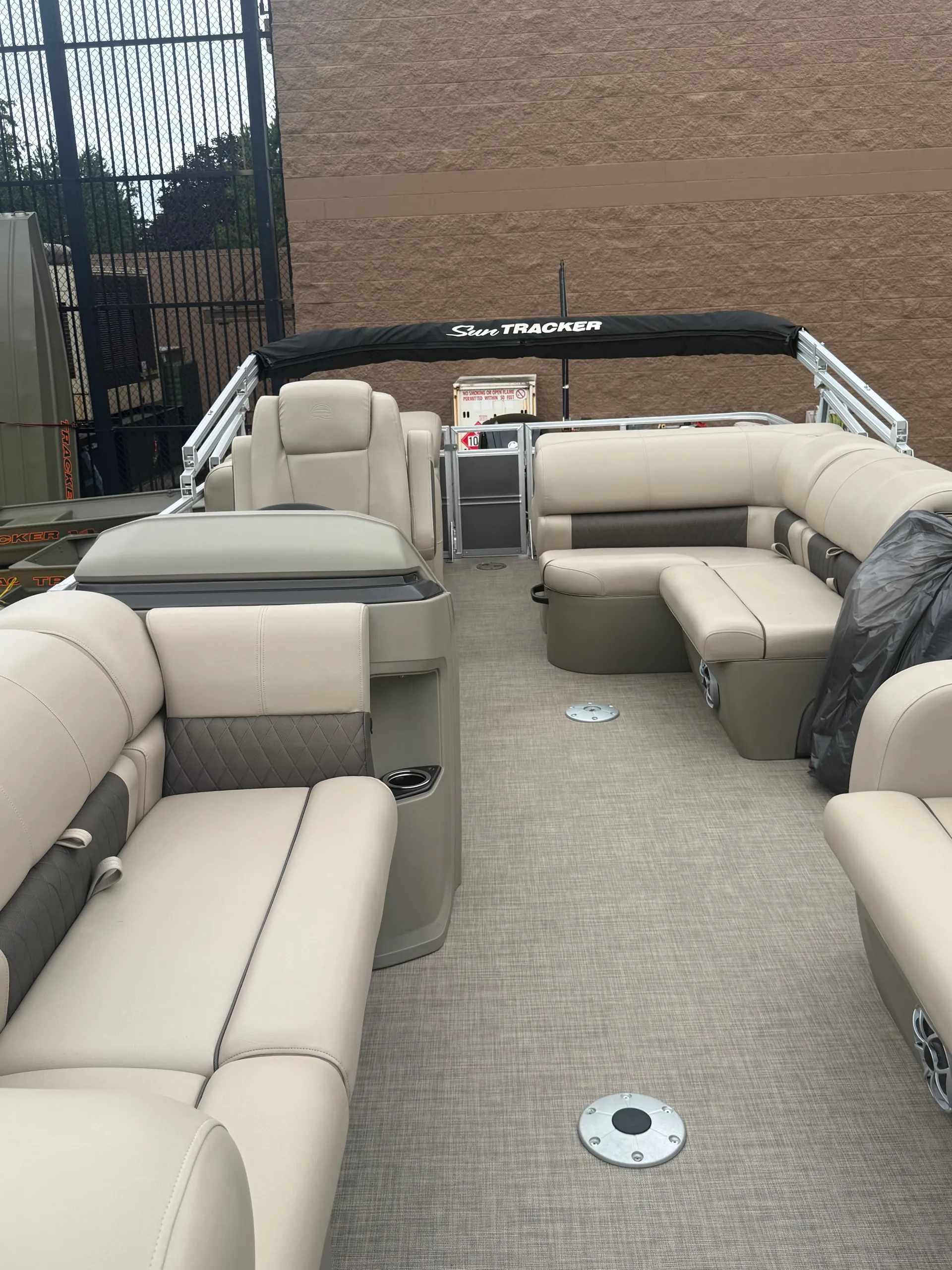 SUN TRACKER PARTY BARGE 22 DLX in Sumner, WA — photo 4