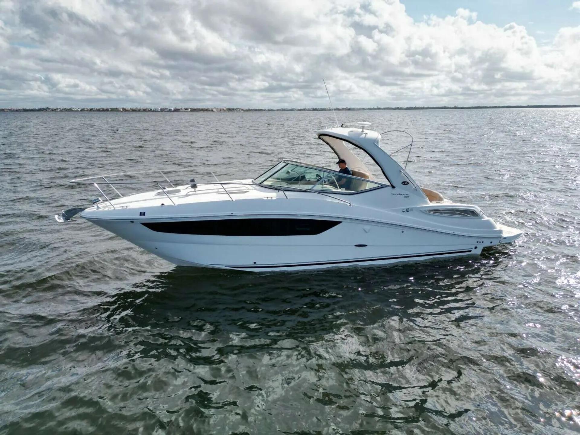 SEA RAY BOATS 330 SUNDANCER in Brooklyn, NY — photo 3