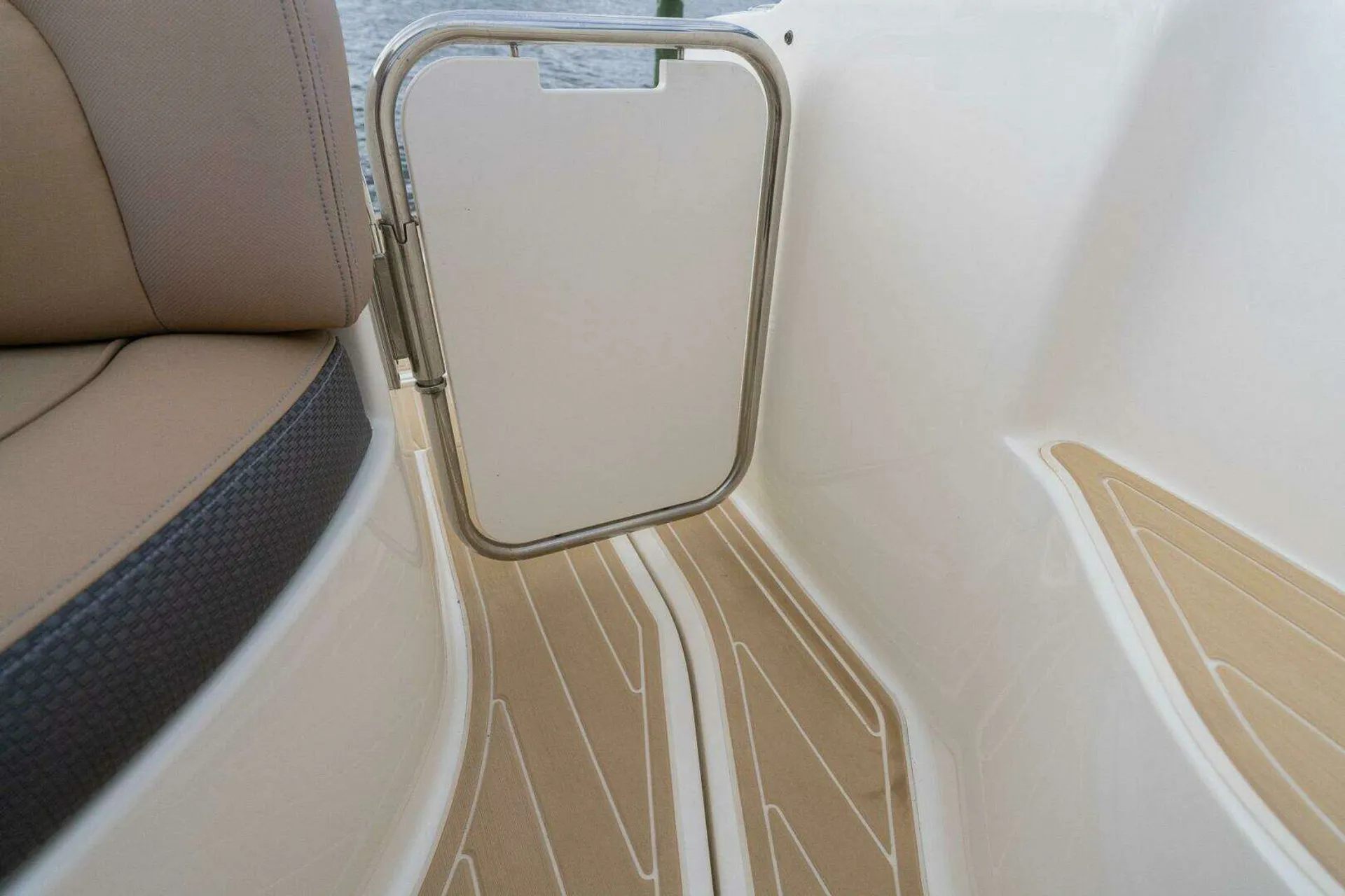 SEA RAY BOATS 330 SUNDANCER in Brooklyn, NY — photo 7