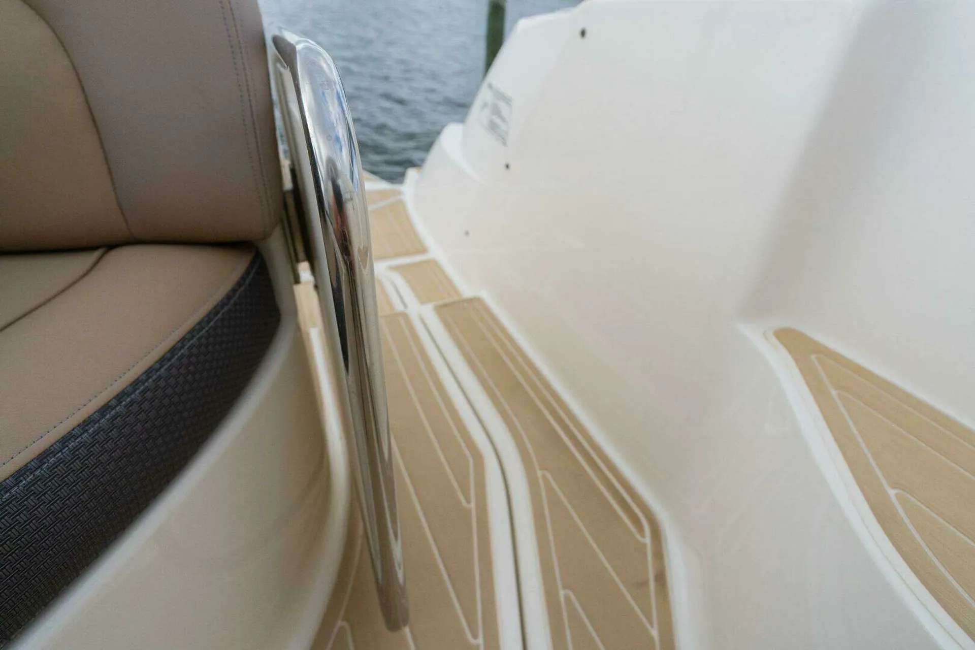 SEA RAY BOATS 330 SUNDANCER in Brooklyn, NY — photo 9