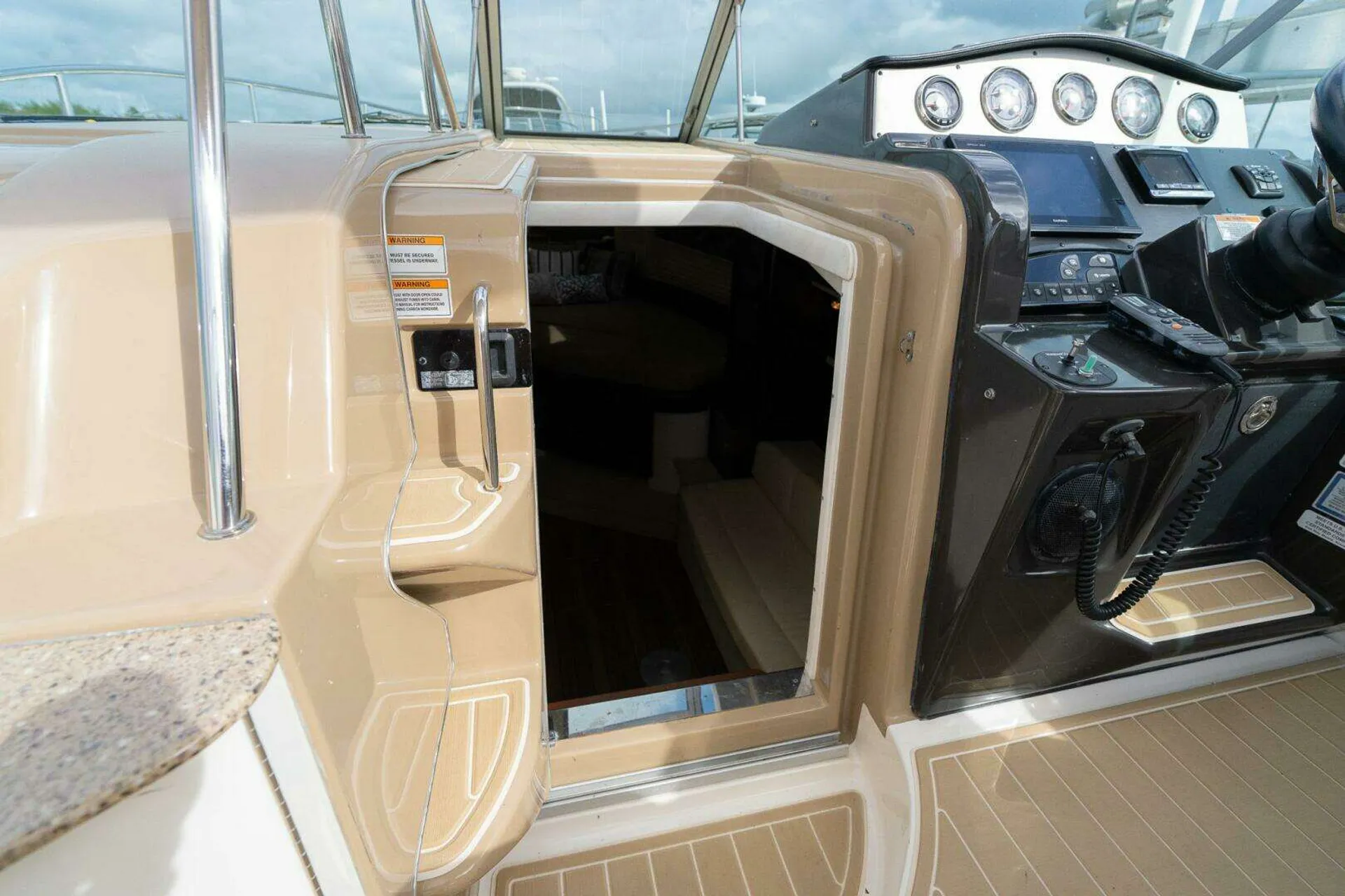 Luxury Sea Ray  Sundancer | Twin 6.2L MerCruisers | Premium Sound | AC