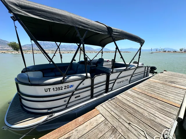 Rent a TRIFECTA PONTOONS pontoon in American Fork, UT near me