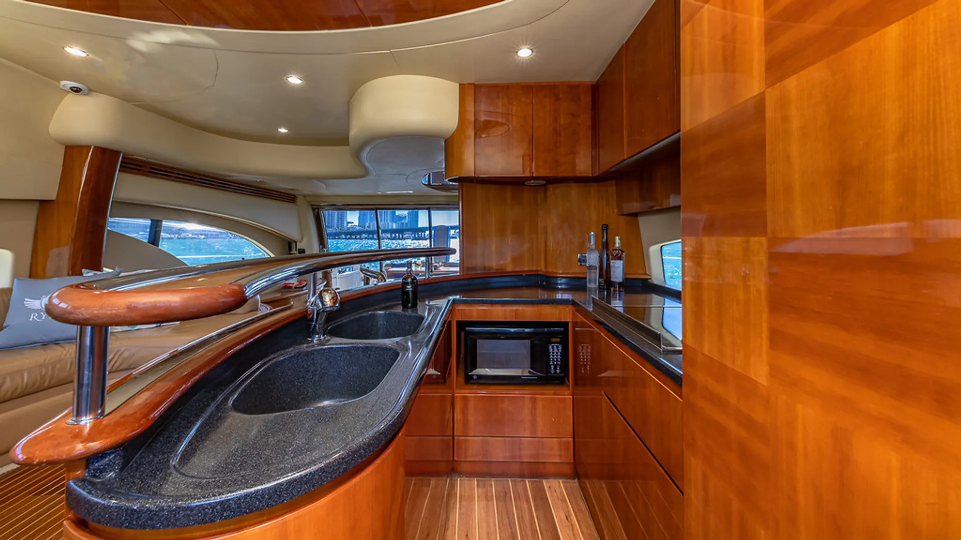 70' AZIMUT DREAM III YACHT EXPERIENCE 
