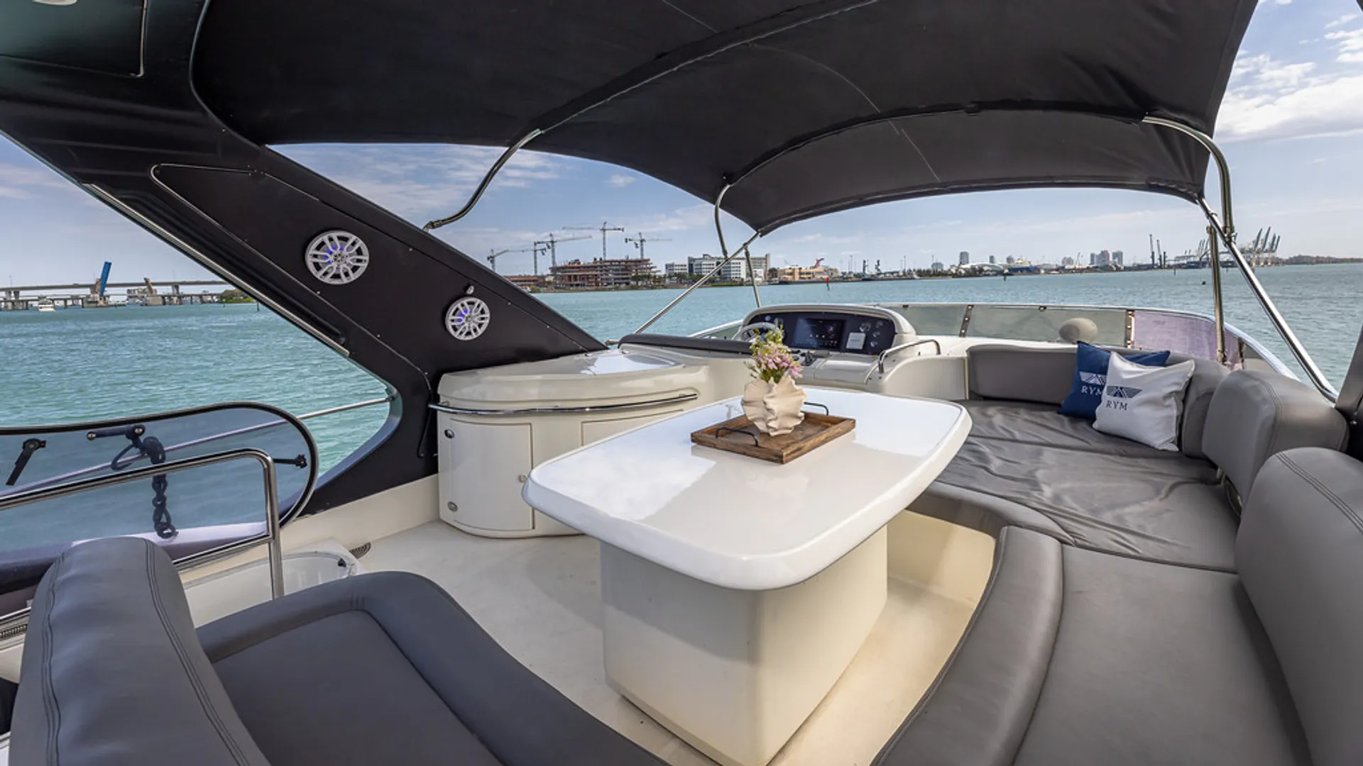 70' AZIMUT DREAM III YACHT EXPERIENCE 