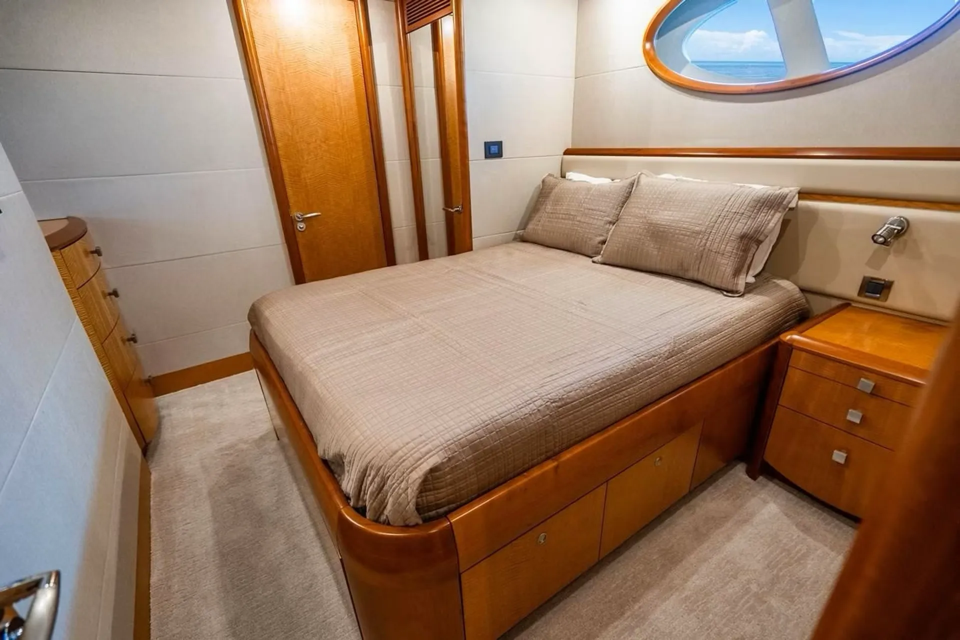 Lazzara Motor Yacht in Key West, FL — photo 5
