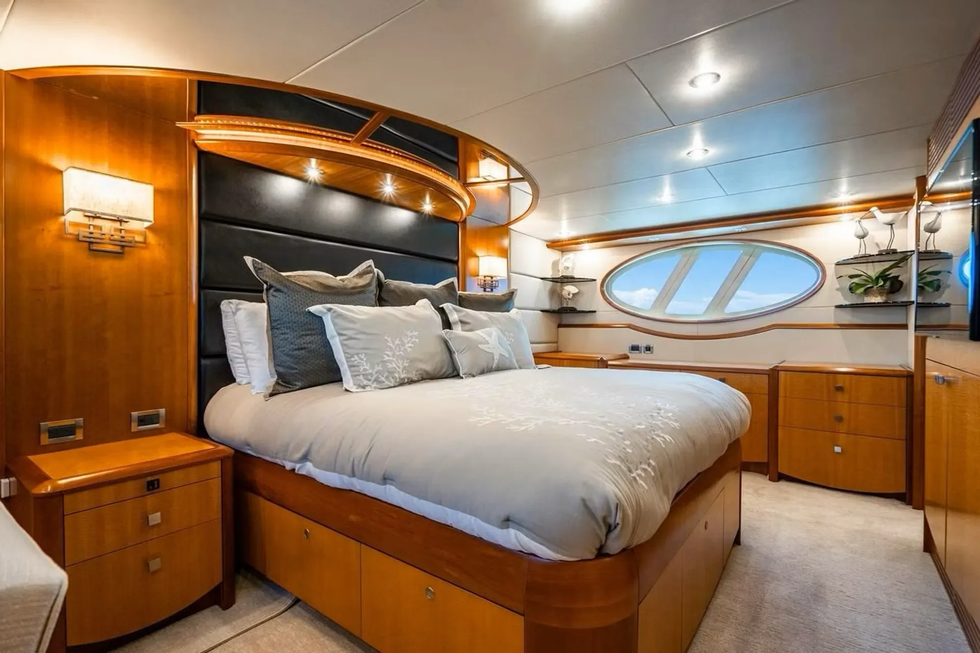 Lazzara Motor Yacht in Key West, FL — photo 6