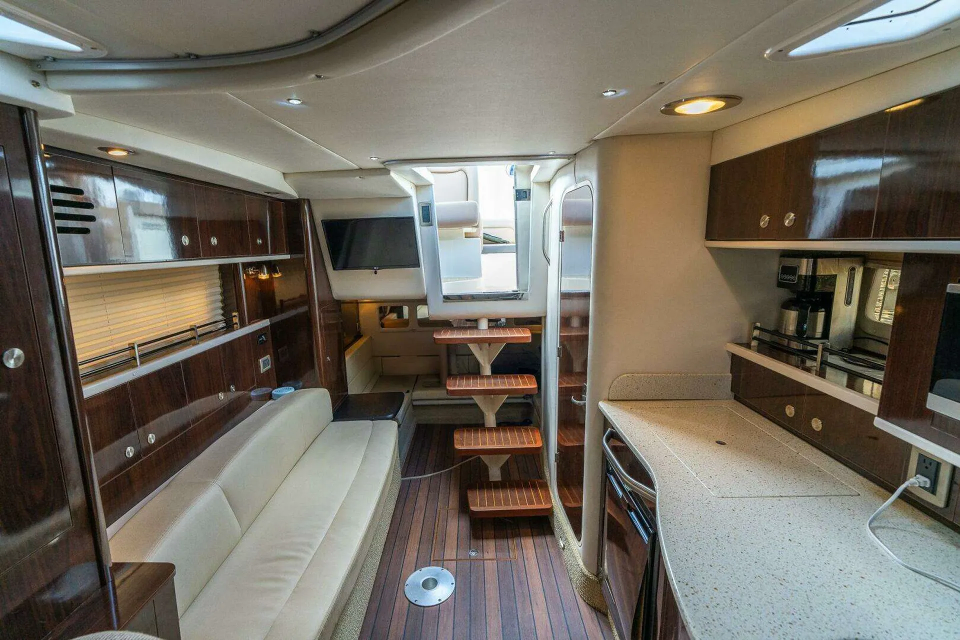 Luxury Sea Ray  Sundancer | Twin 6.2L MerCruisers | Premium Sound | AC