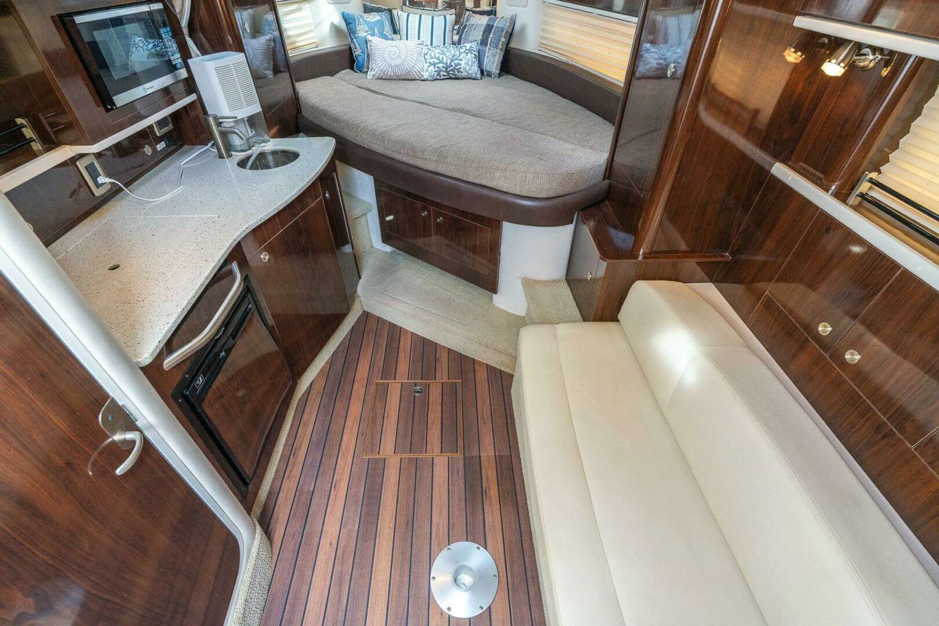 Luxury Sea Ray  Sundancer | Twin 6.2L MerCruisers | Premium Sound | AC