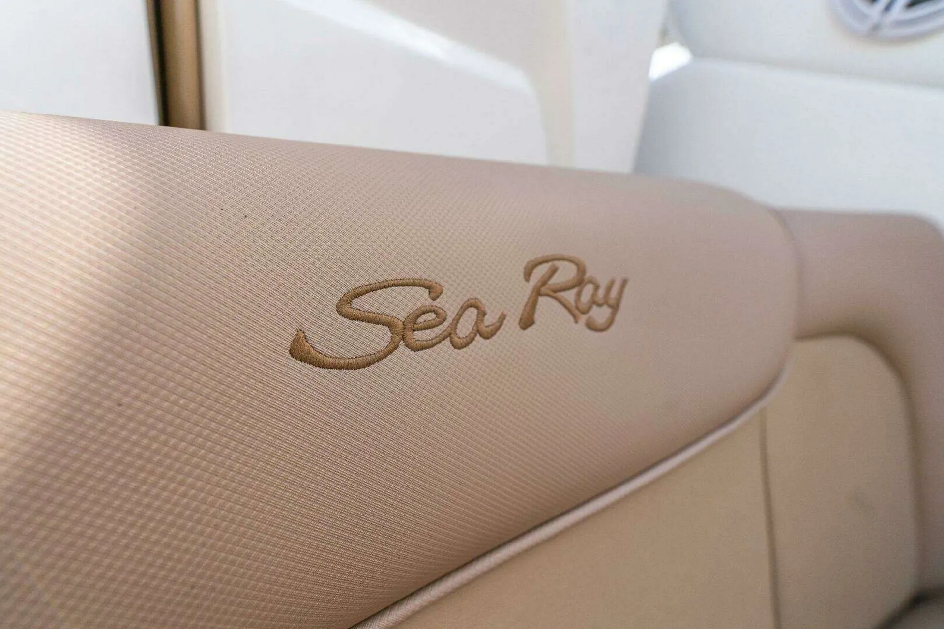 Luxury Sea Ray  Sundancer | Twin 6.2L MerCruisers | Premium Sound | AC