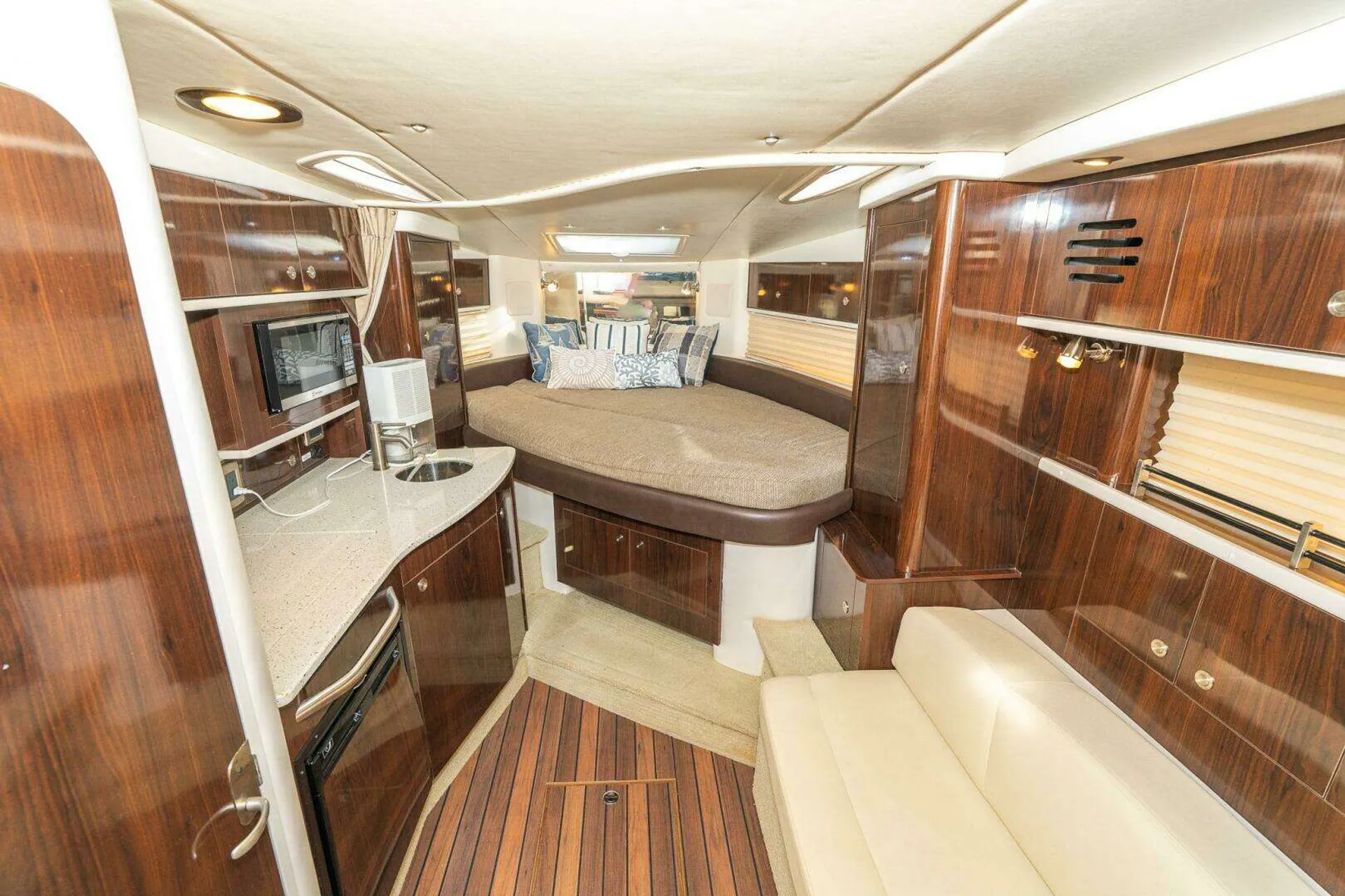 Luxury Sea Ray  Sundancer | Twin 6.2L MerCruisers | Premium Sound | AC