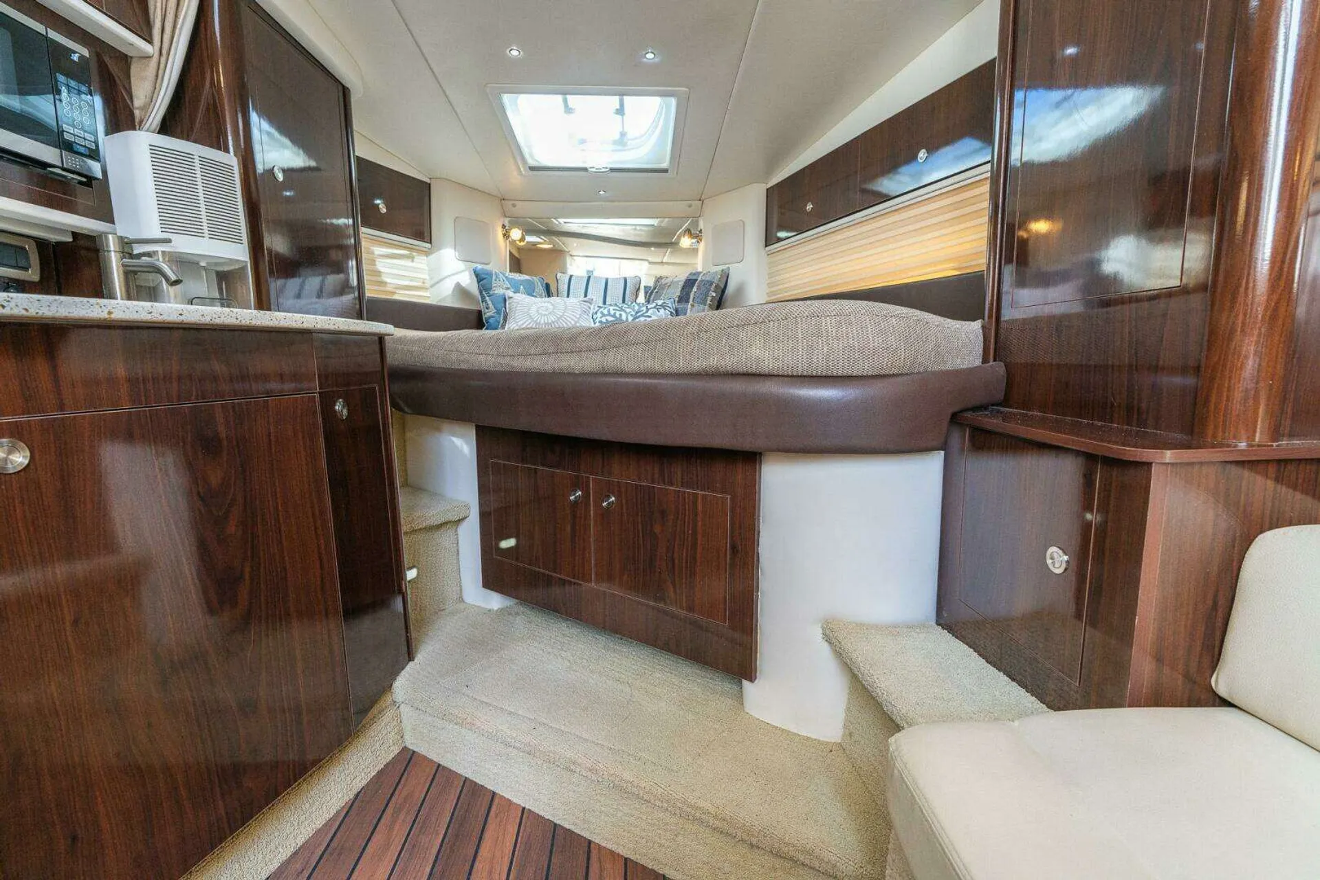 Luxury Sea Ray  Sundancer | Twin 6.2L MerCruisers | Premium Sound | AC