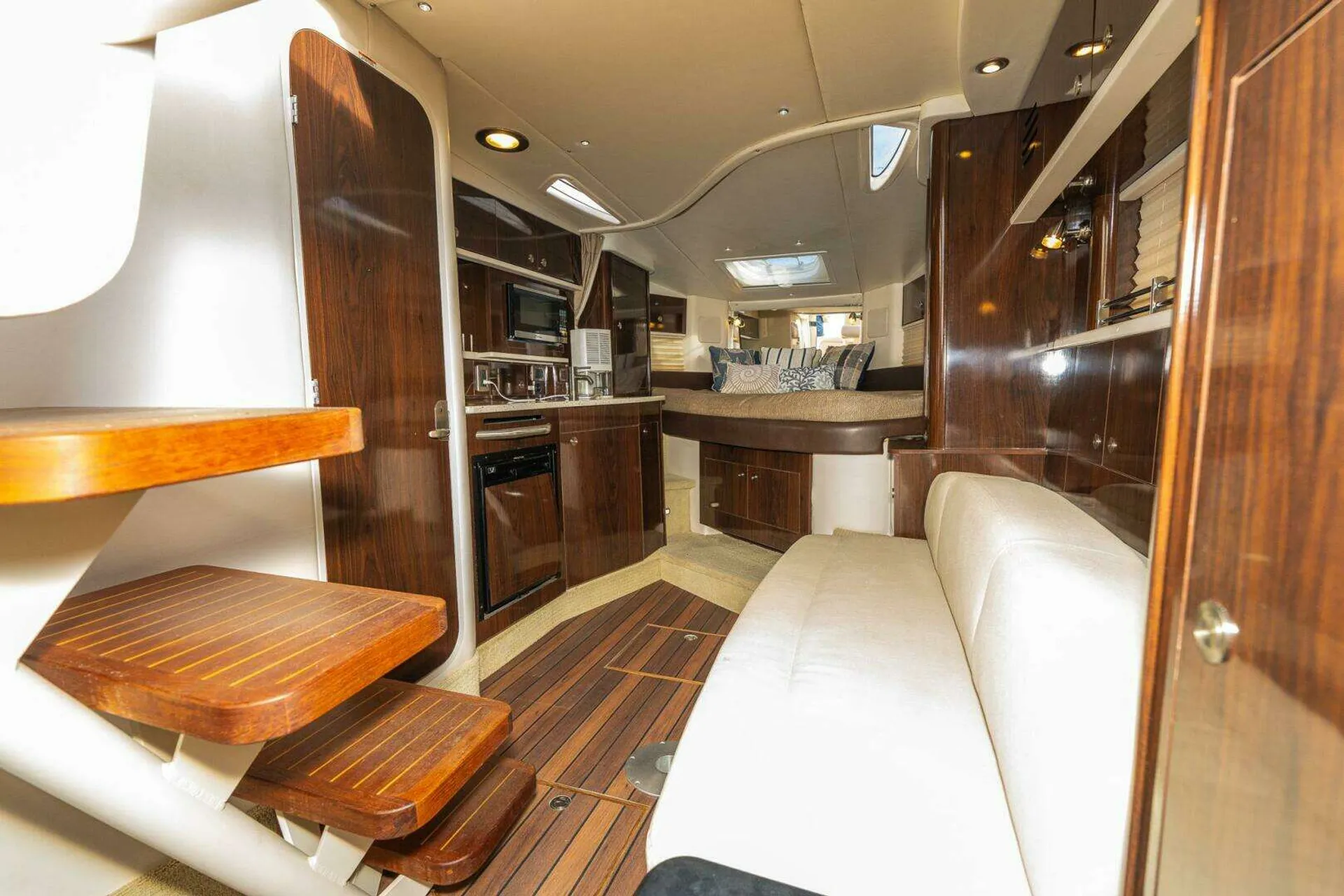Luxury Sea Ray  Sundancer | Twin 6.2L MerCruisers | Premium Sound | AC