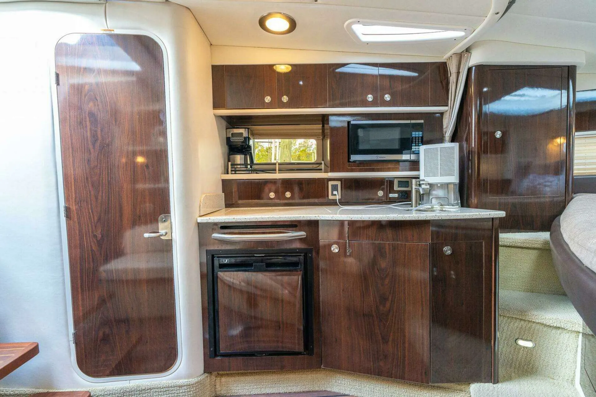 Luxury Sea Ray  Sundancer | Twin 6.2L MerCruisers | Premium Sound | AC