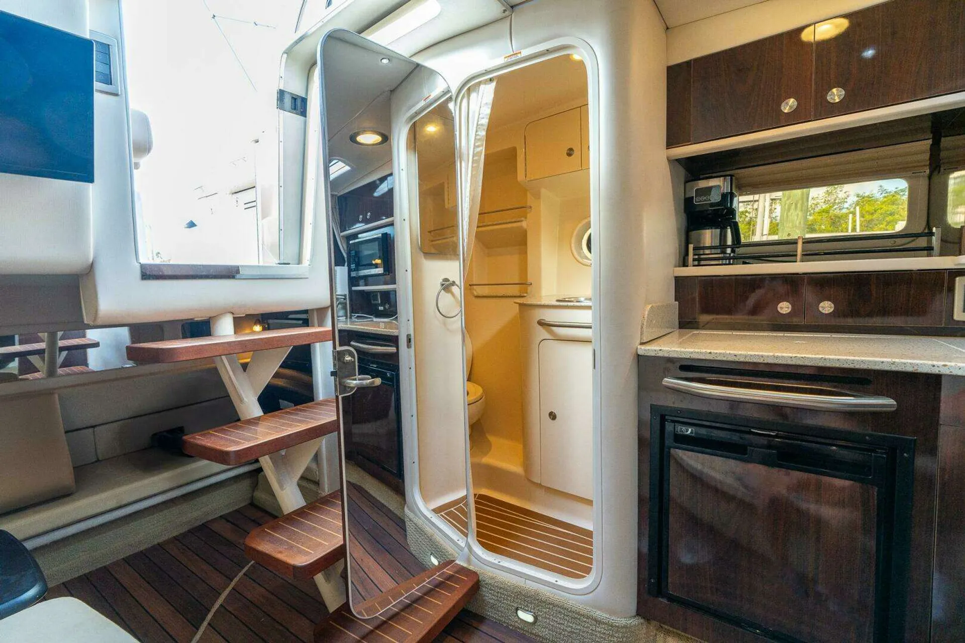 Luxury Sea Ray  Sundancer | Twin 6.2L MerCruisers | Premium Sound | AC