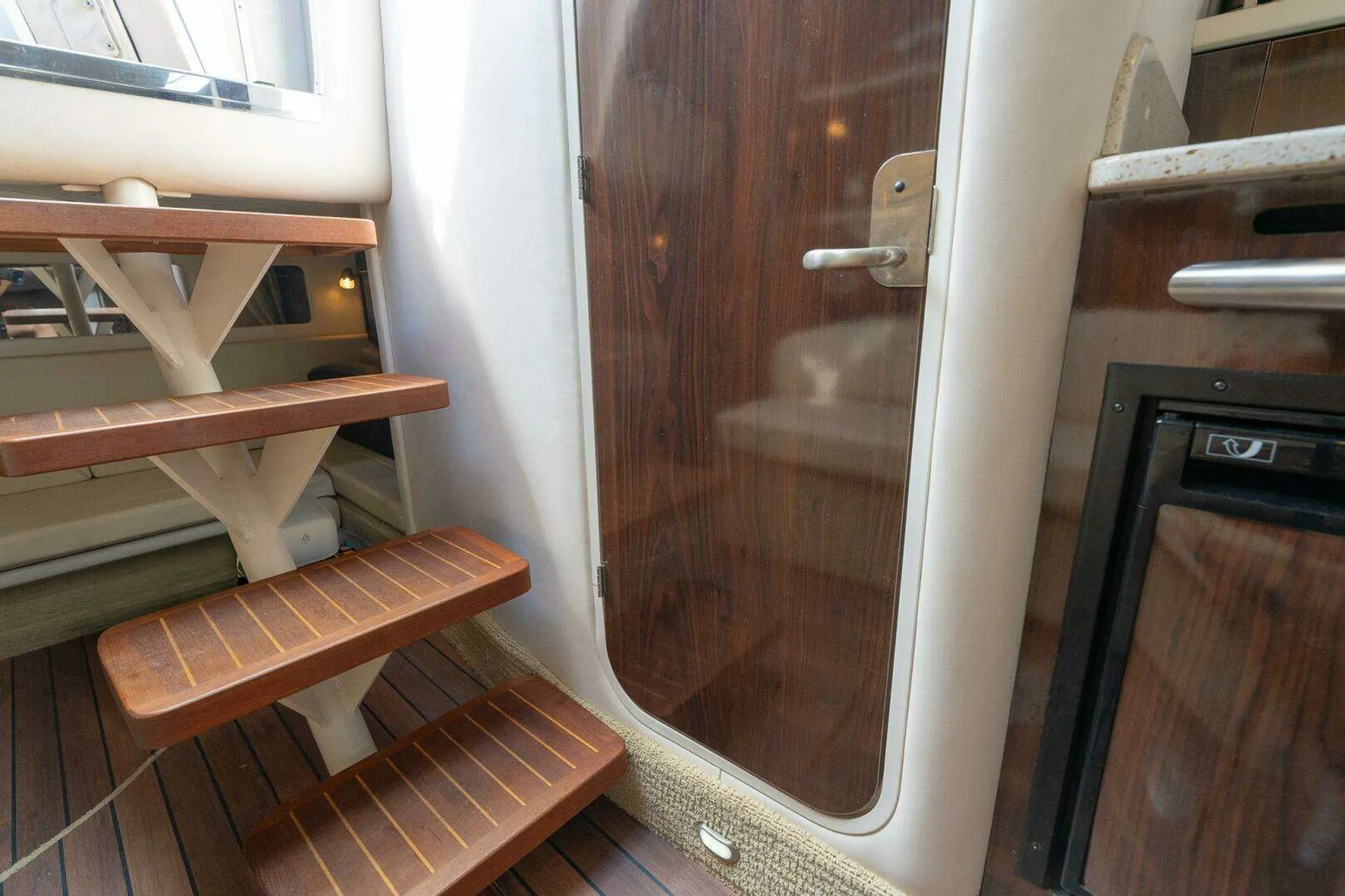 Luxury Sea Ray  Sundancer | Twin 6.2L MerCruisers | Premium Sound | AC
