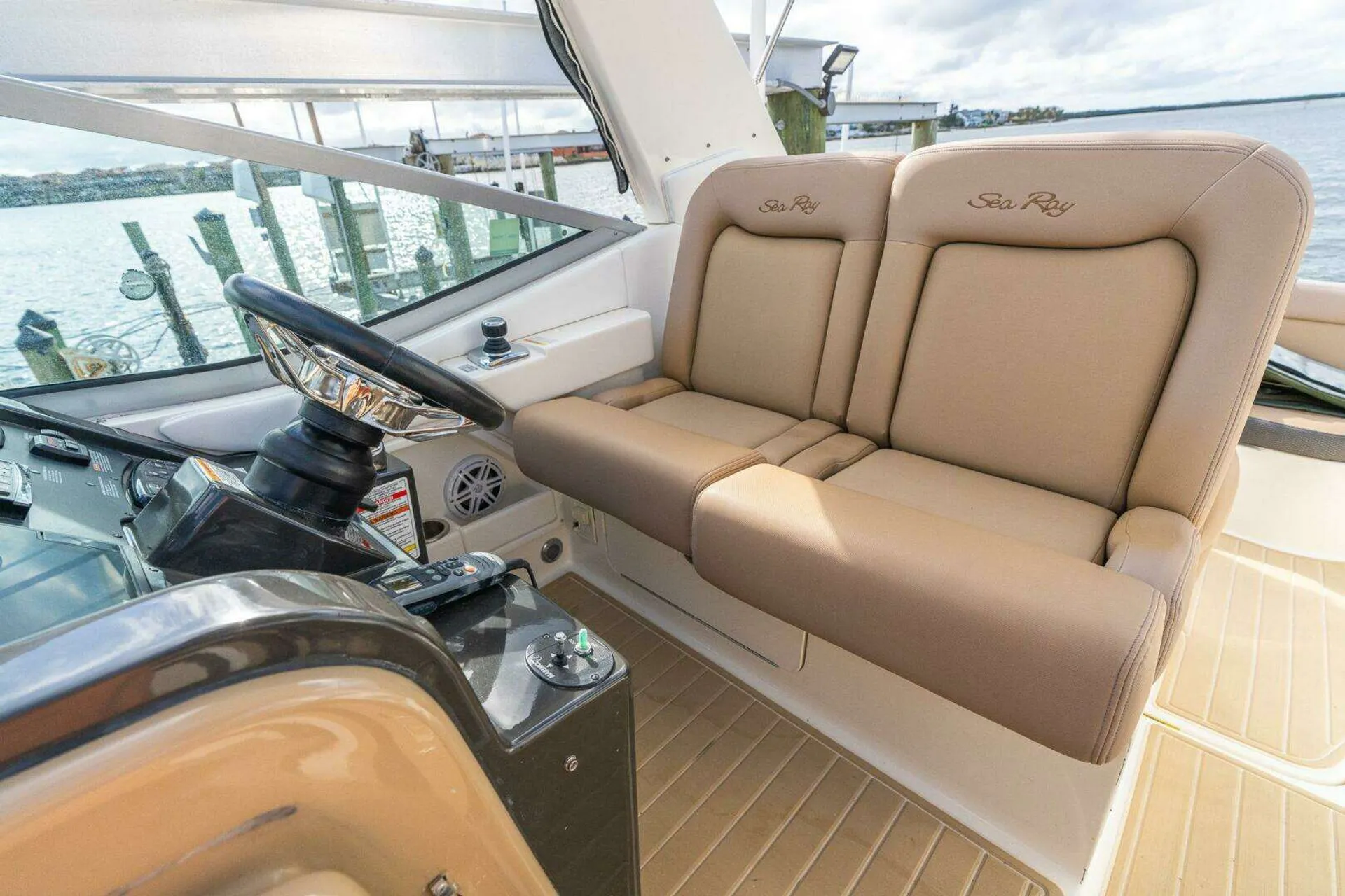 Luxury Sea Ray  Sundancer | Twin 6.2L MerCruisers | Premium Sound | AC