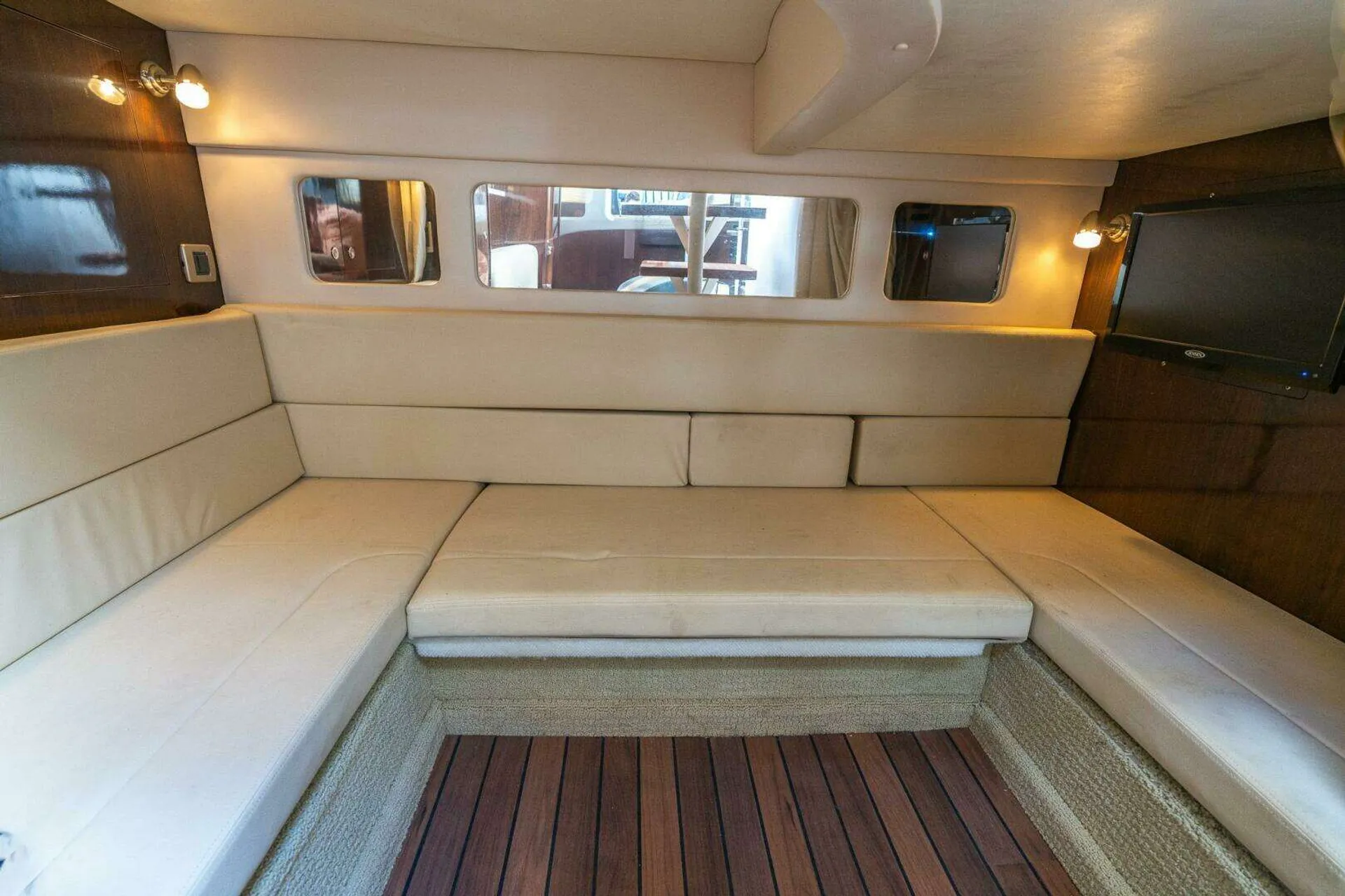Luxury Sea Ray  Sundancer | Twin 6.2L MerCruisers | Premium Sound | AC
