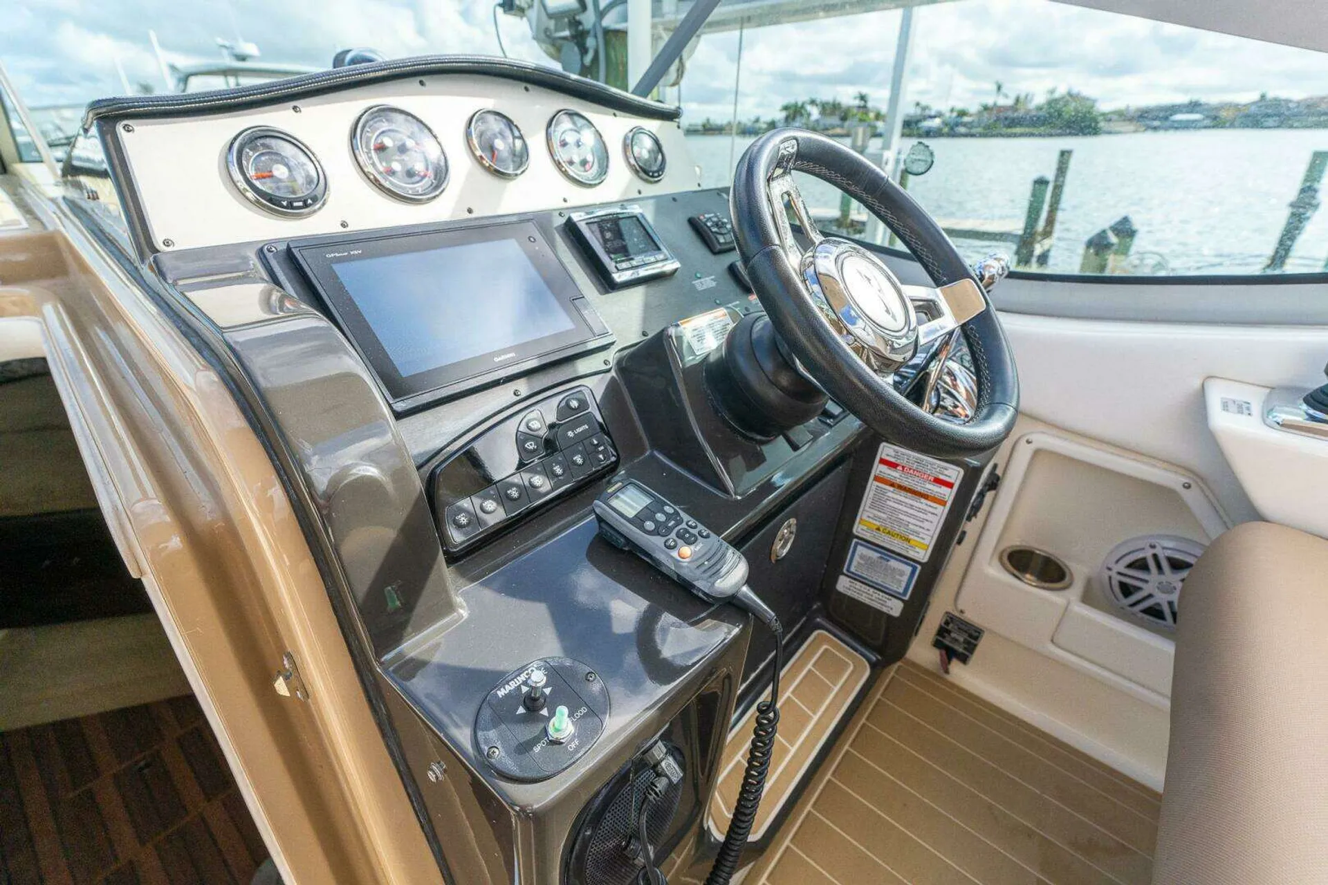 Luxury Sea Ray  Sundancer | Twin 6.2L MerCruisers | Premium Sound | AC