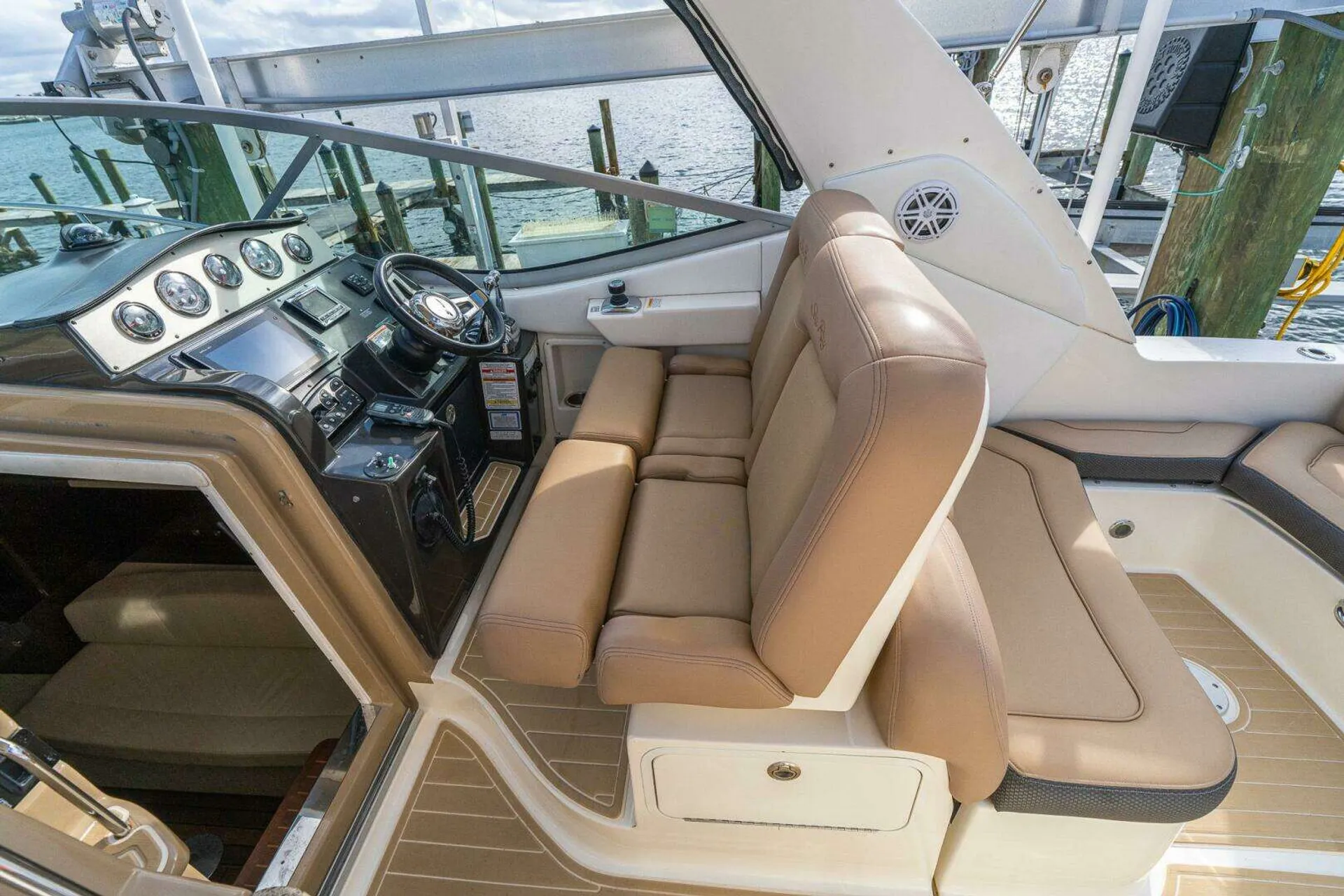 Luxury Sea Ray  Sundancer | Twin 6.2L MerCruisers | Premium Sound | AC