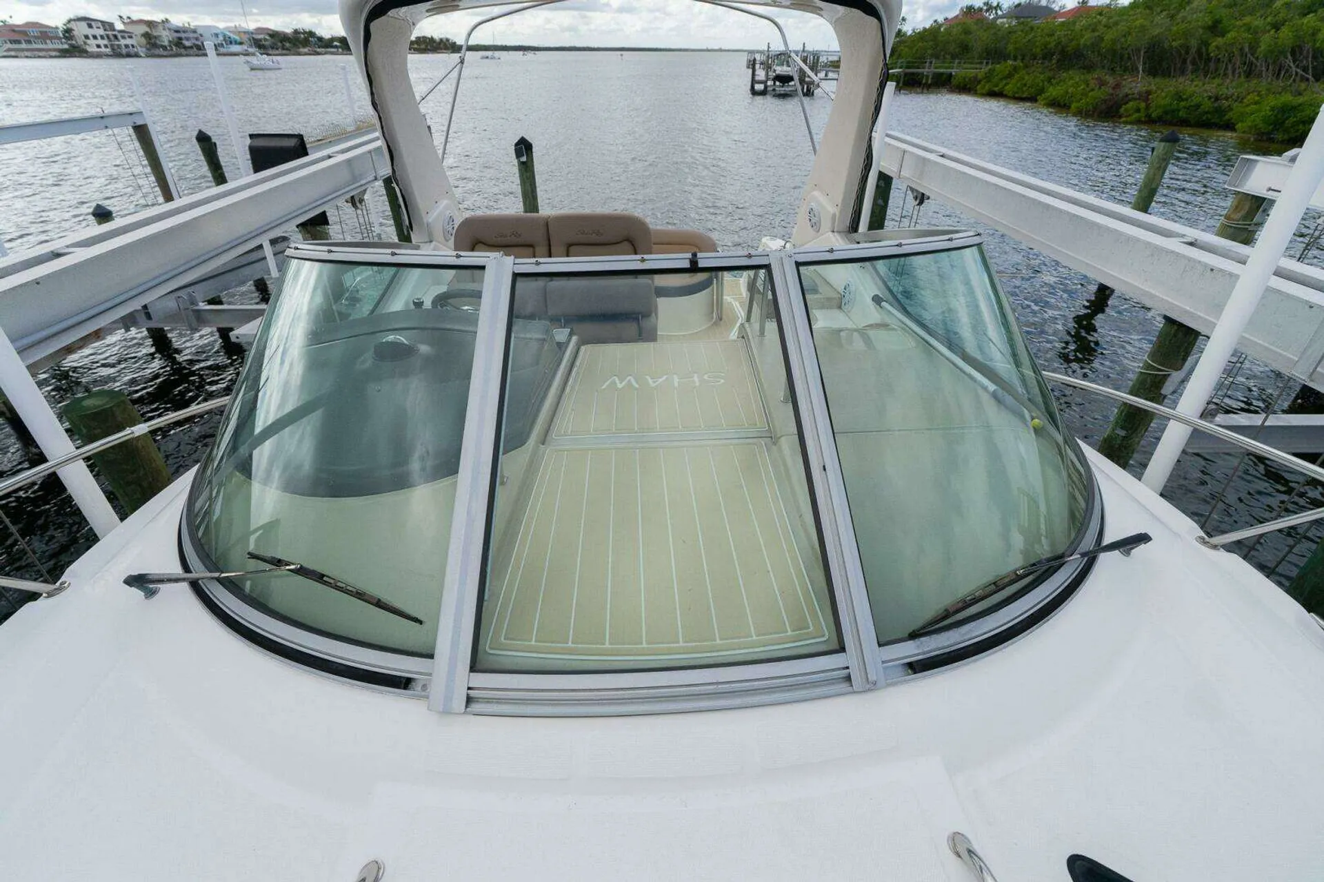 Luxury Sea Ray  Sundancer | Twin 6.2L MerCruisers | Premium Sound | AC