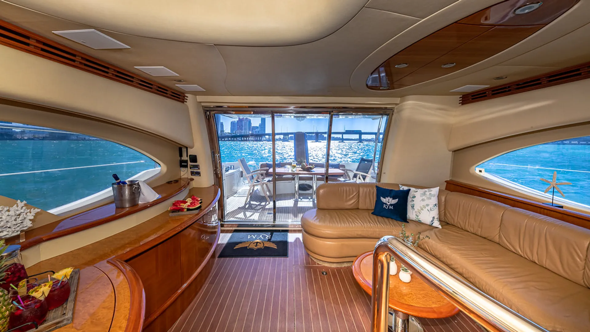 70' AZIMUT DREAM III YACHT EXPERIENCE 