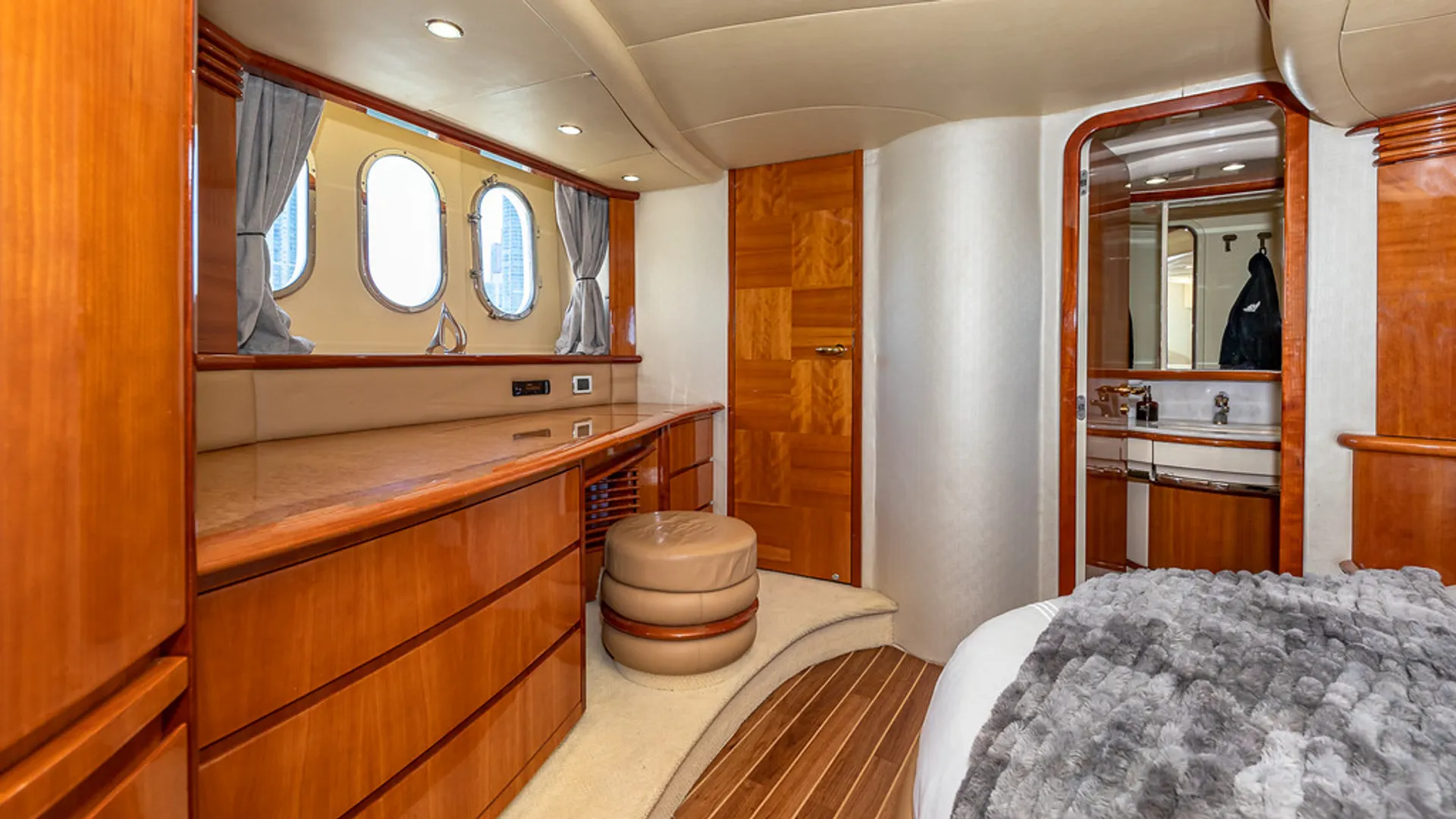 70' AZIMUT DREAM III YACHT EXPERIENCE 
