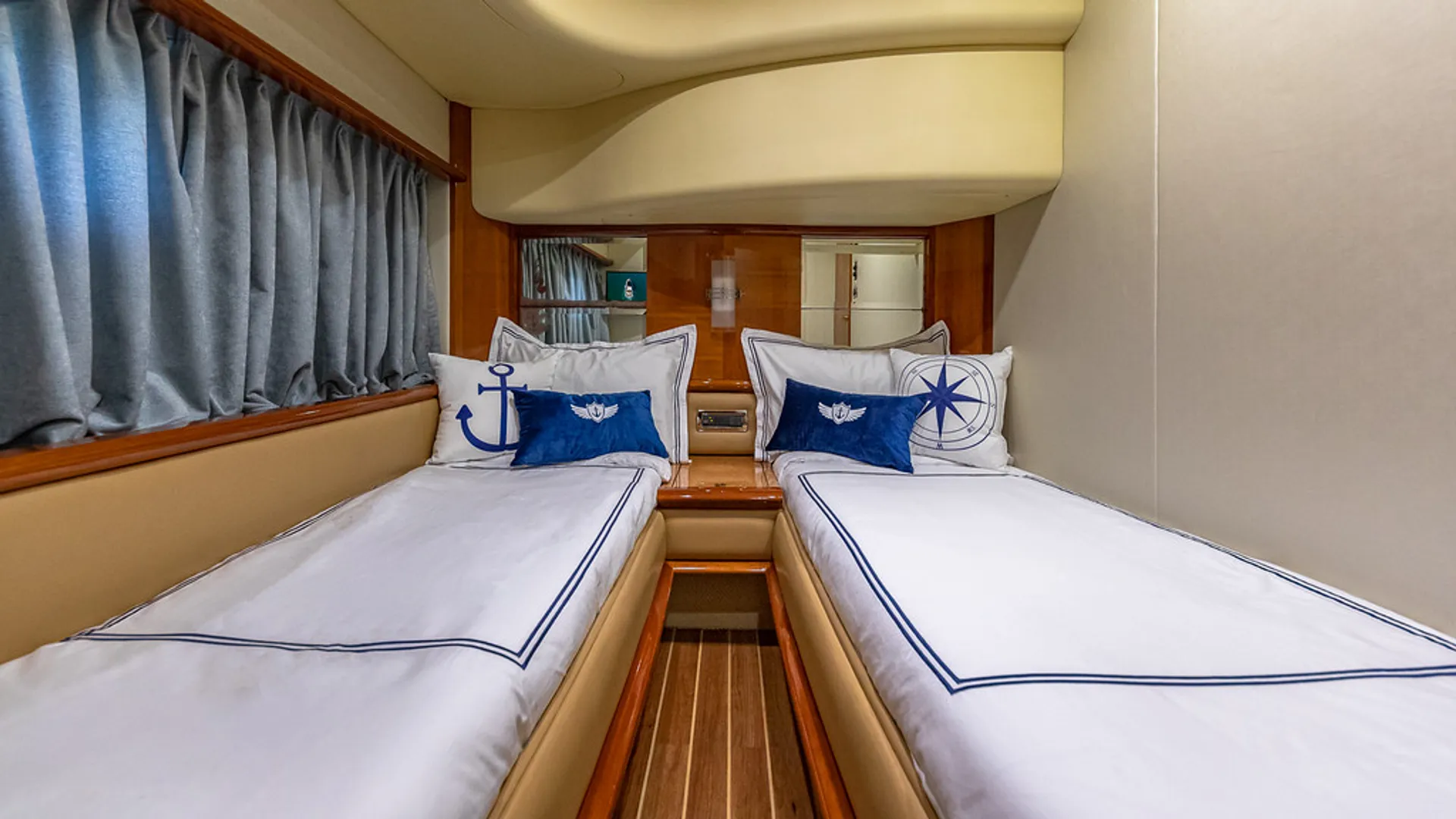 70' AZIMUT DREAM III YACHT EXPERIENCE 