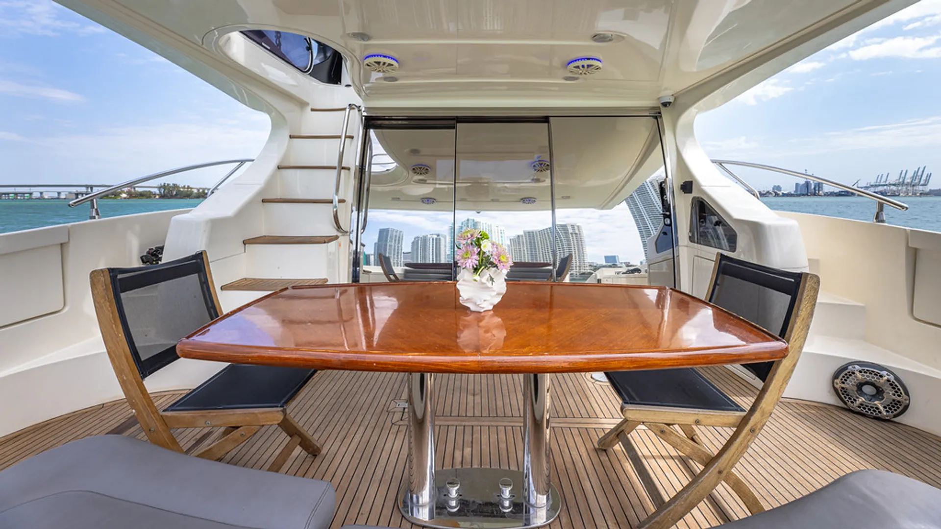 70' AZIMUT DREAM III YACHT EXPERIENCE 