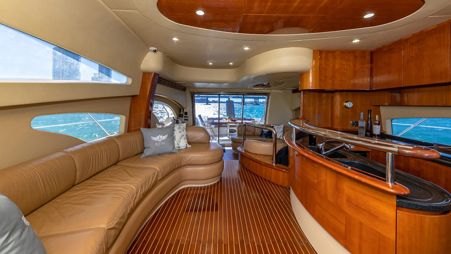 70' AZIMUT DREAM III YACHT EXPERIENCE 