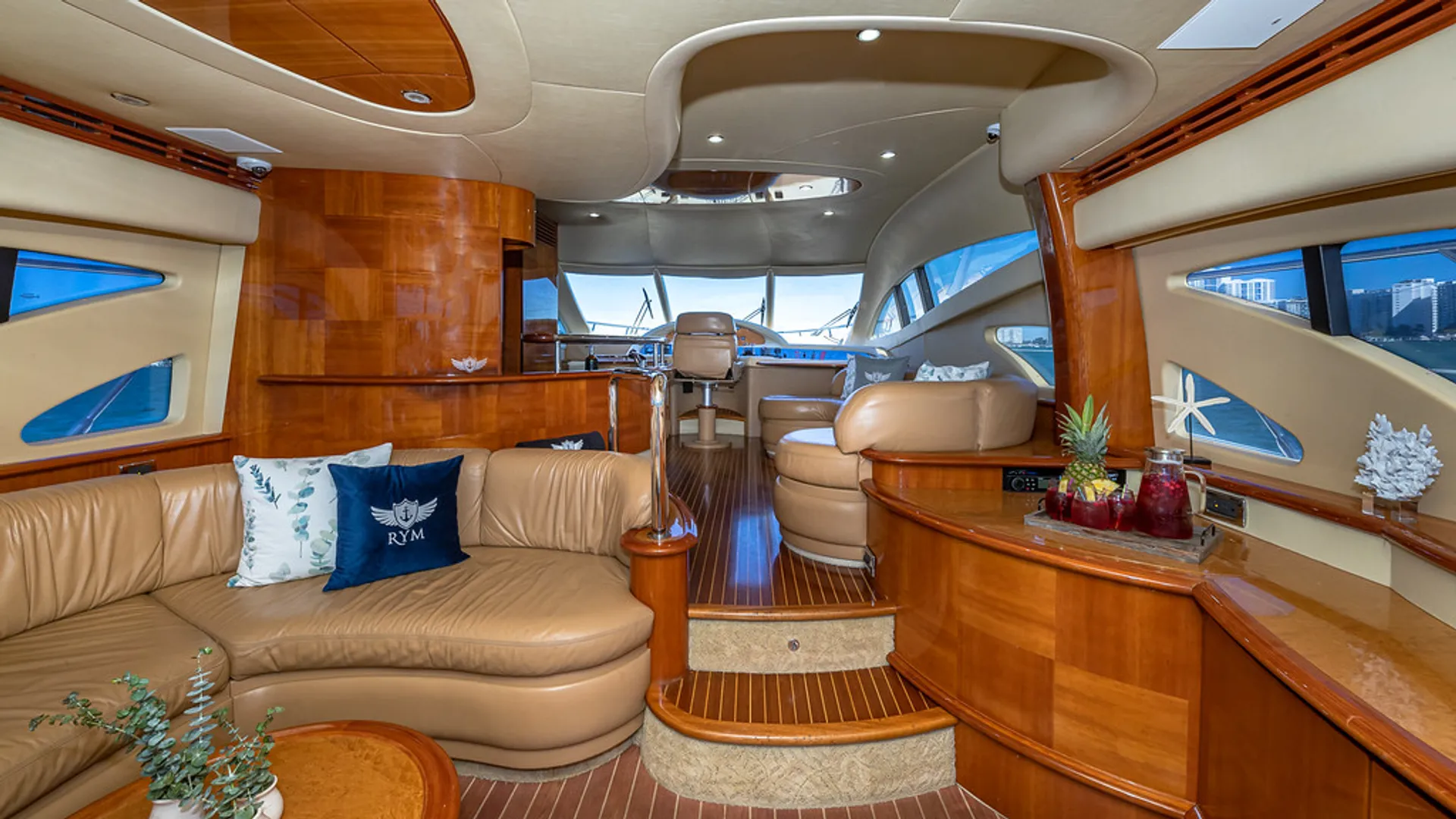 70' AZIMUT DREAM III YACHT EXPERIENCE 