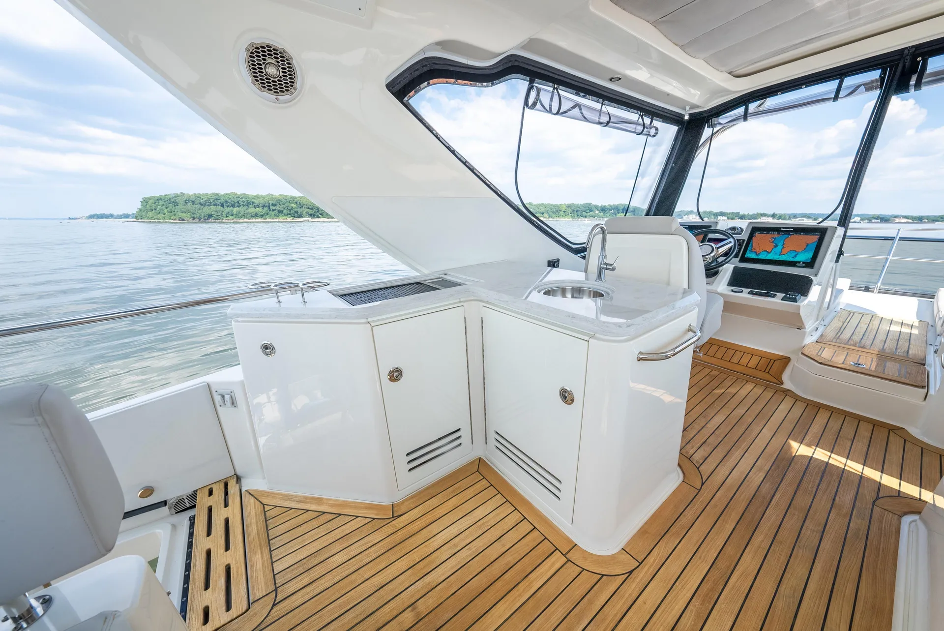 Sea Ray Boats L590 Fly in Port Washington, NY — photo 10
