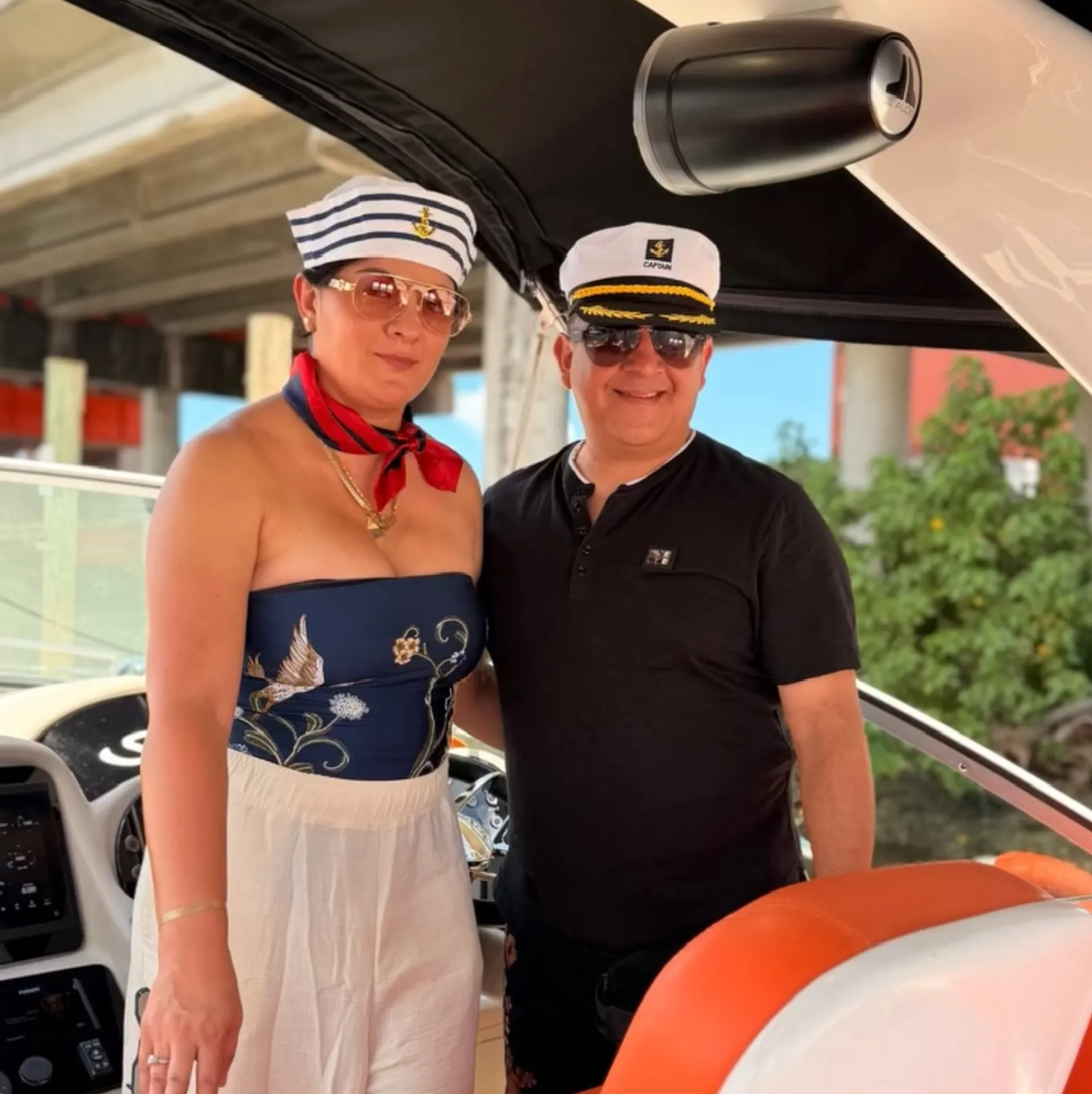 320 SeaRay Sundancer Adventure — Cruise, Swim and Explore Miami, FL!
