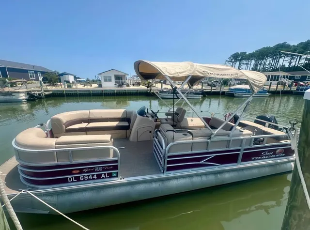 Rent a SUN TRACKER pontoon in Mineral, VA near me