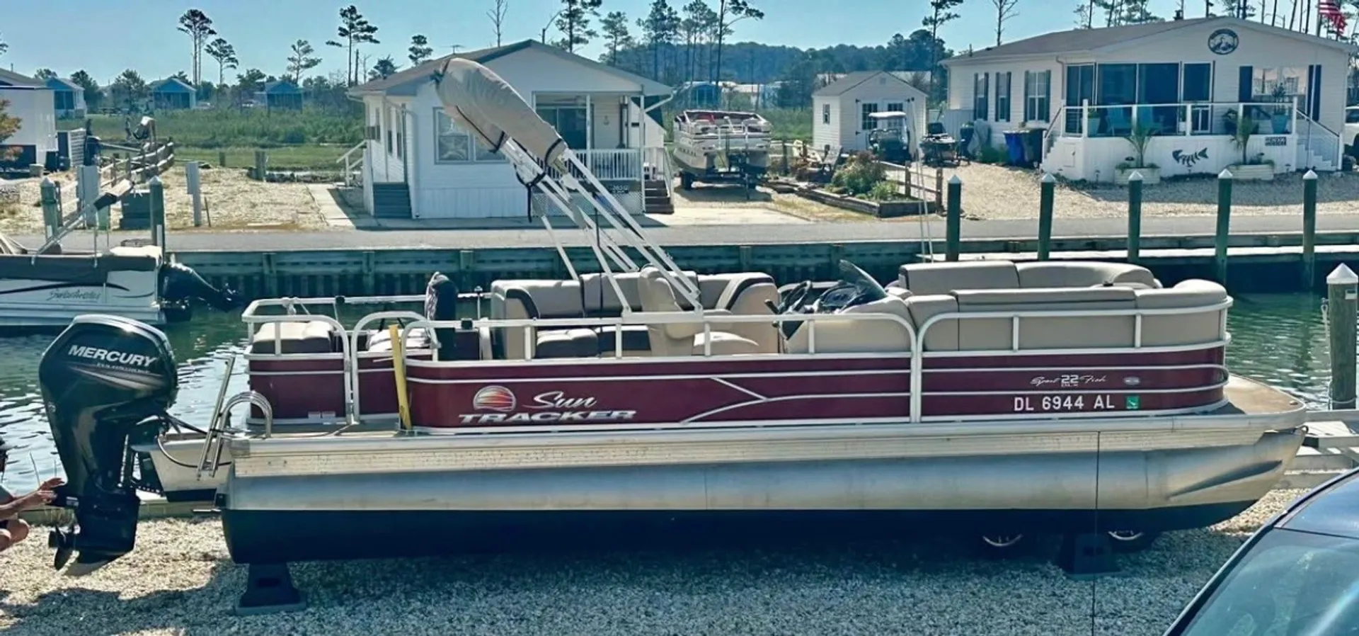 SUN TRACKER FISHIN' BARGE 22 DLX in Mineral, VA — photo 2