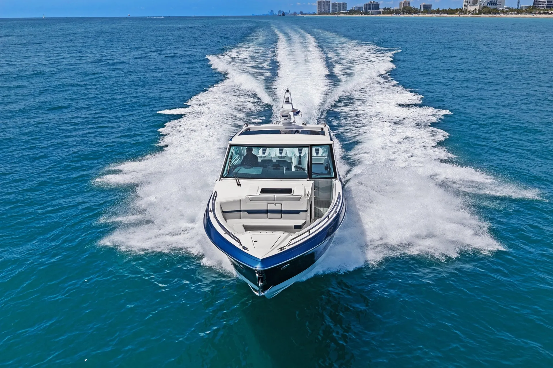 FORMULA BY THUNDERBIRD 400 SUPER SPORT CROSSOVER in Fort Lauderdale, FL — photo 4